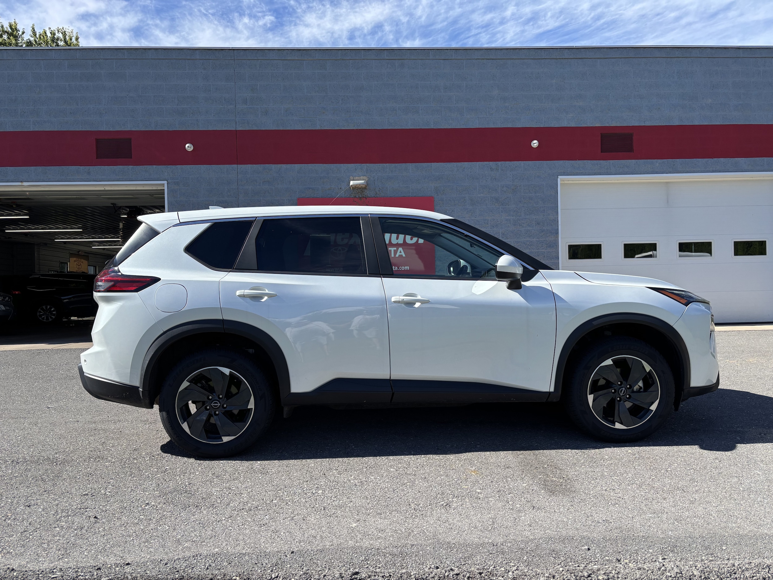 Used 2024 Nissan Rogue SV with VIN 5N1BT3BB8RC693567 for sale in Selinsgrove, PA