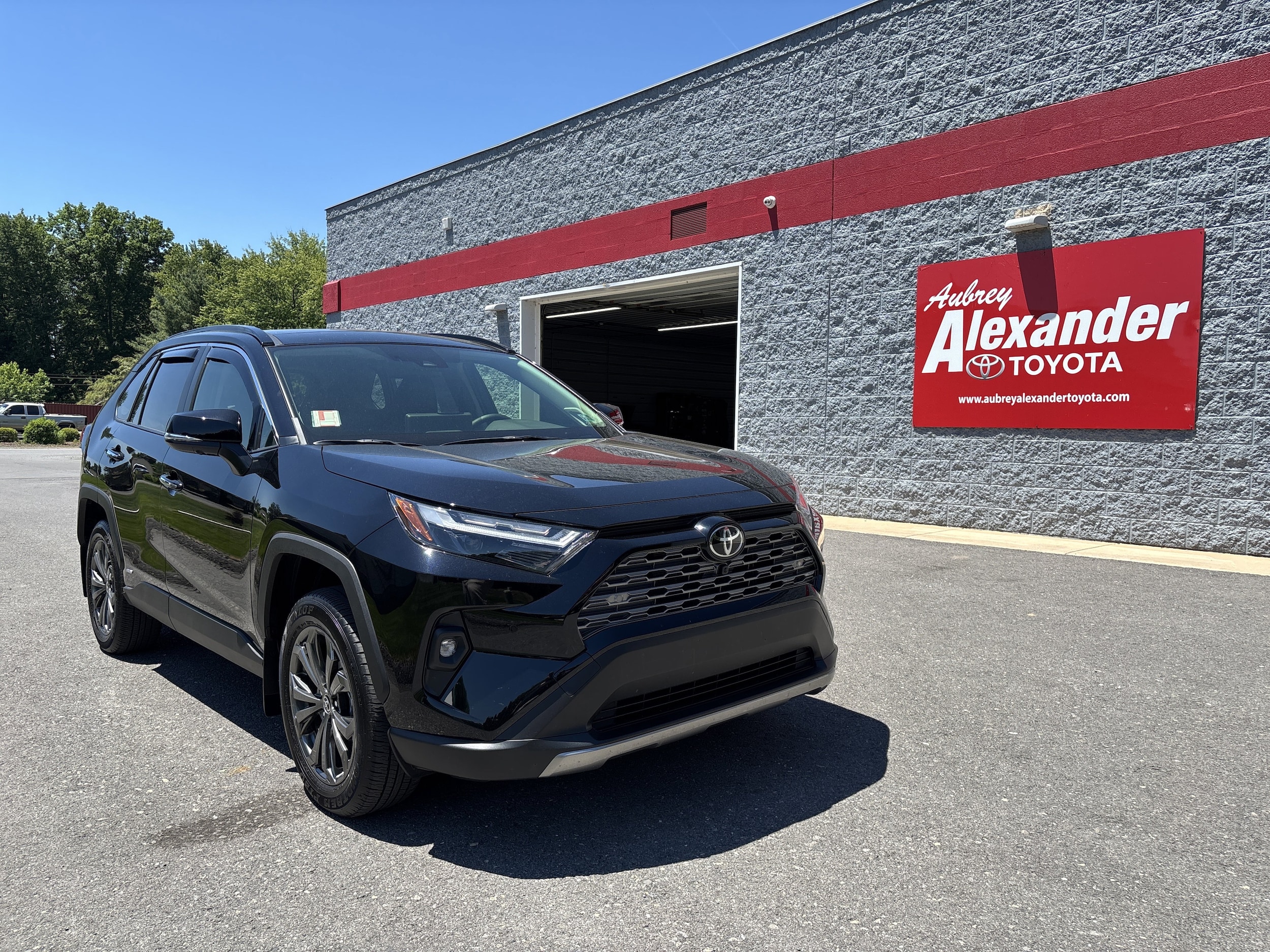 2025 Toyota RAV4 Hybrid Limited AWD's photo
