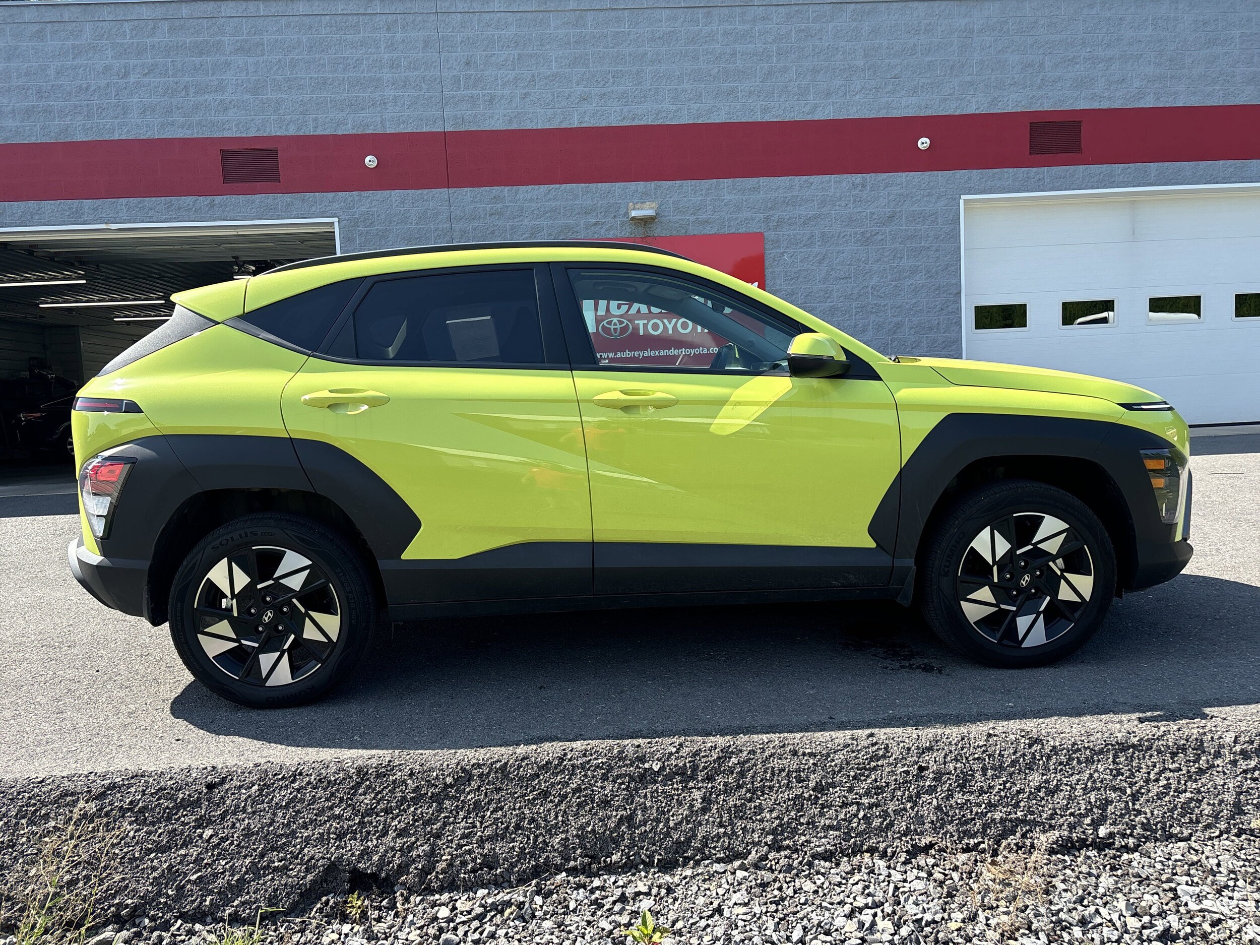 2025 Hyundai Kona SEL photo 2