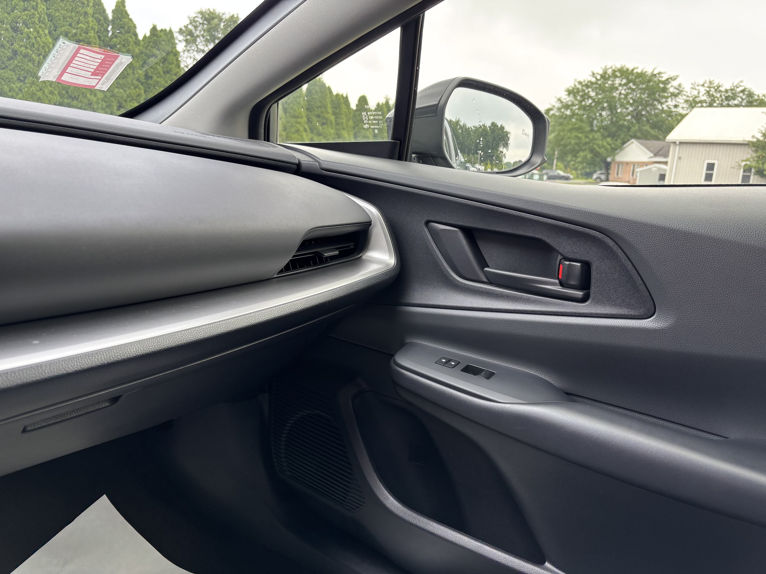 2024 Toyota Prius LE - Photo 23