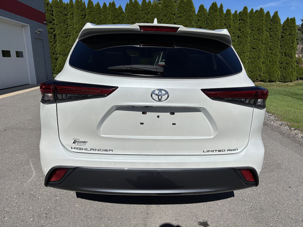 Used 2022 Toyota Highlander Limited SUV