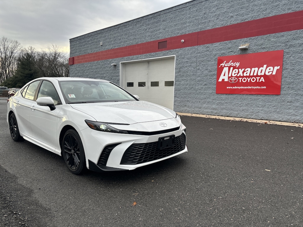 Used 2025 Toyota Camry SE Sedan