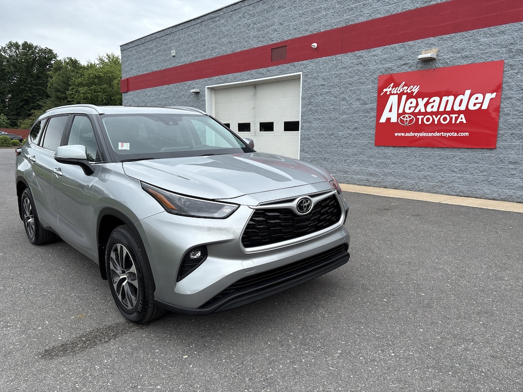 Used 2024 Toyota Highlander XLE SUV