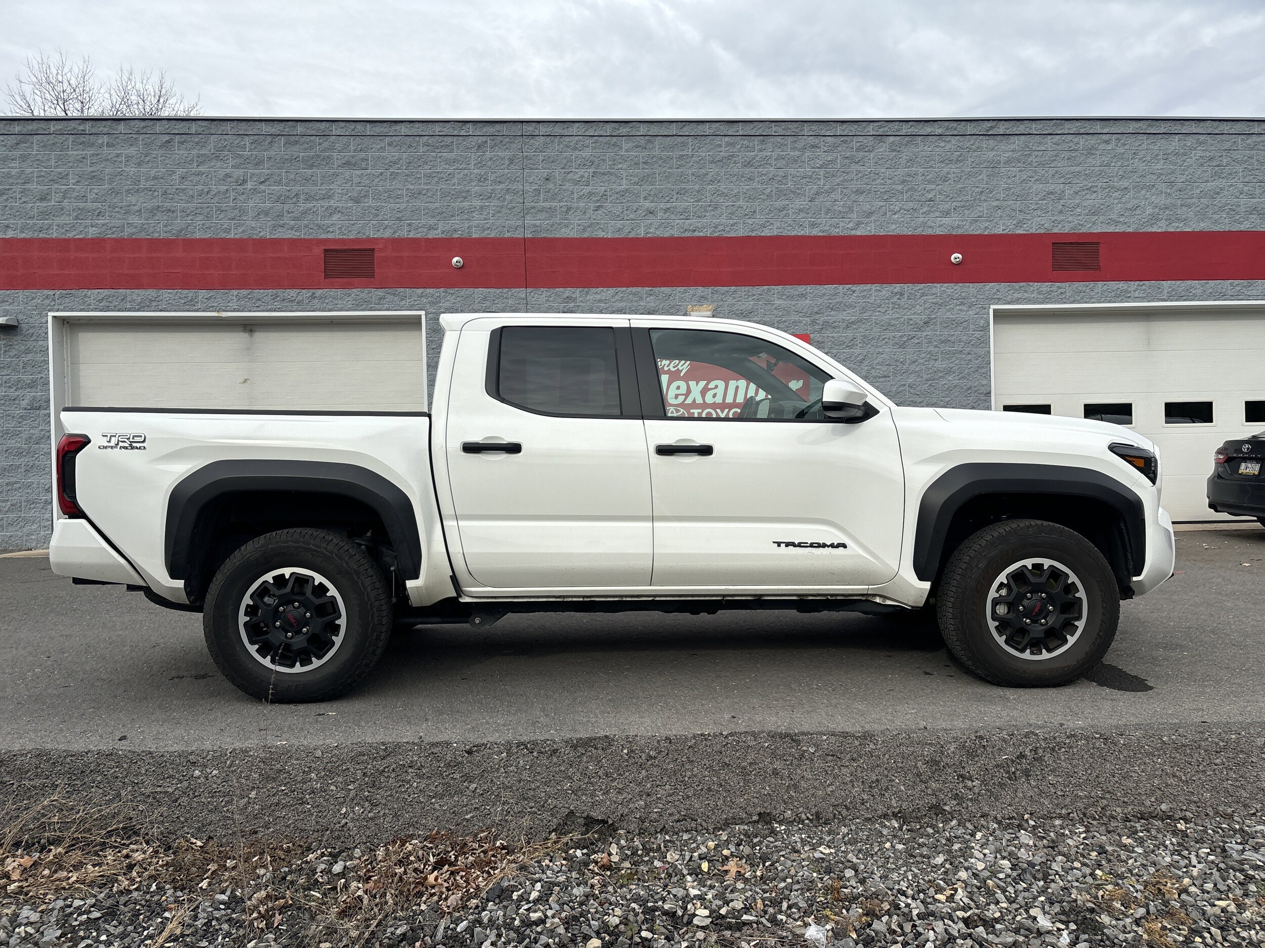 2025 Toyota Tacoma 4x4 SR Double Cab photo 2