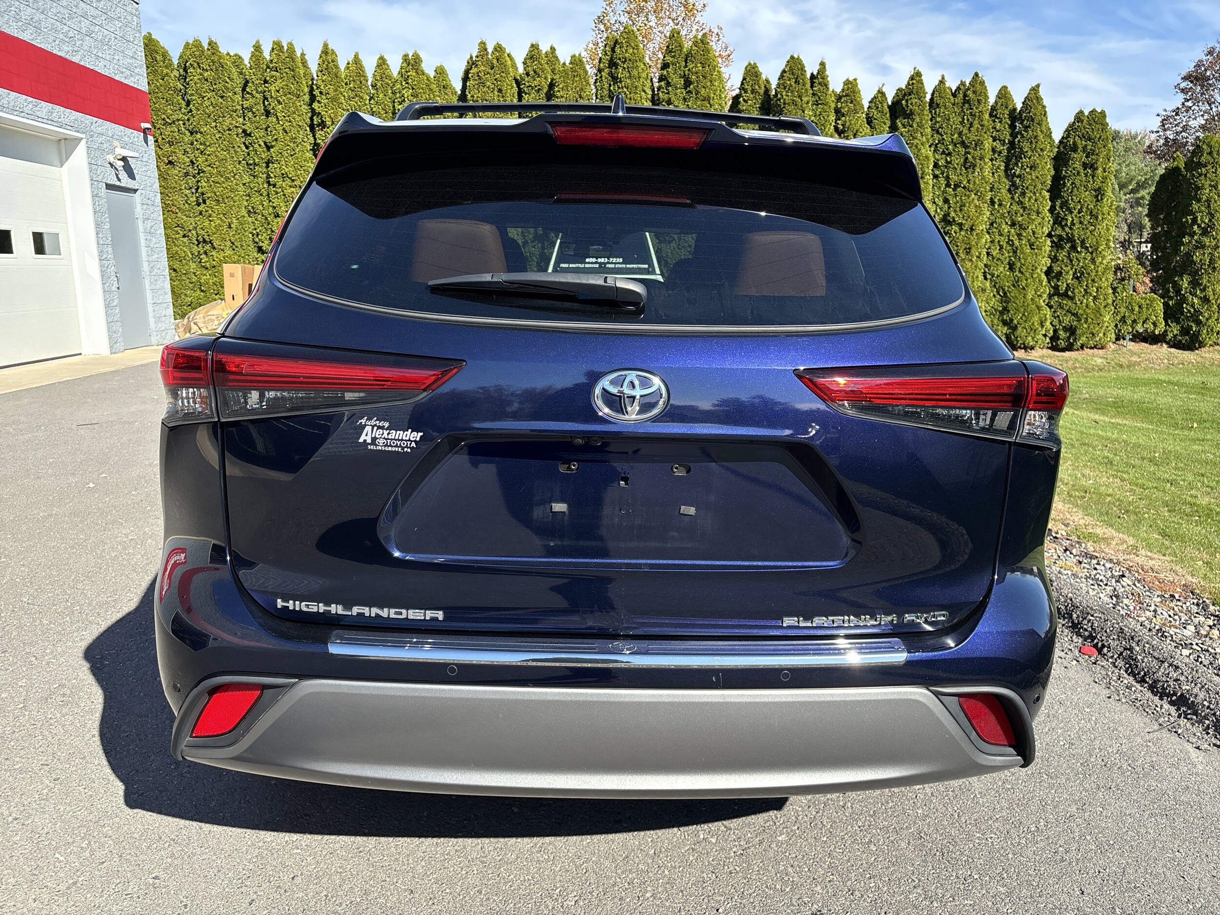 2023 Toyota Highlander L photo 2