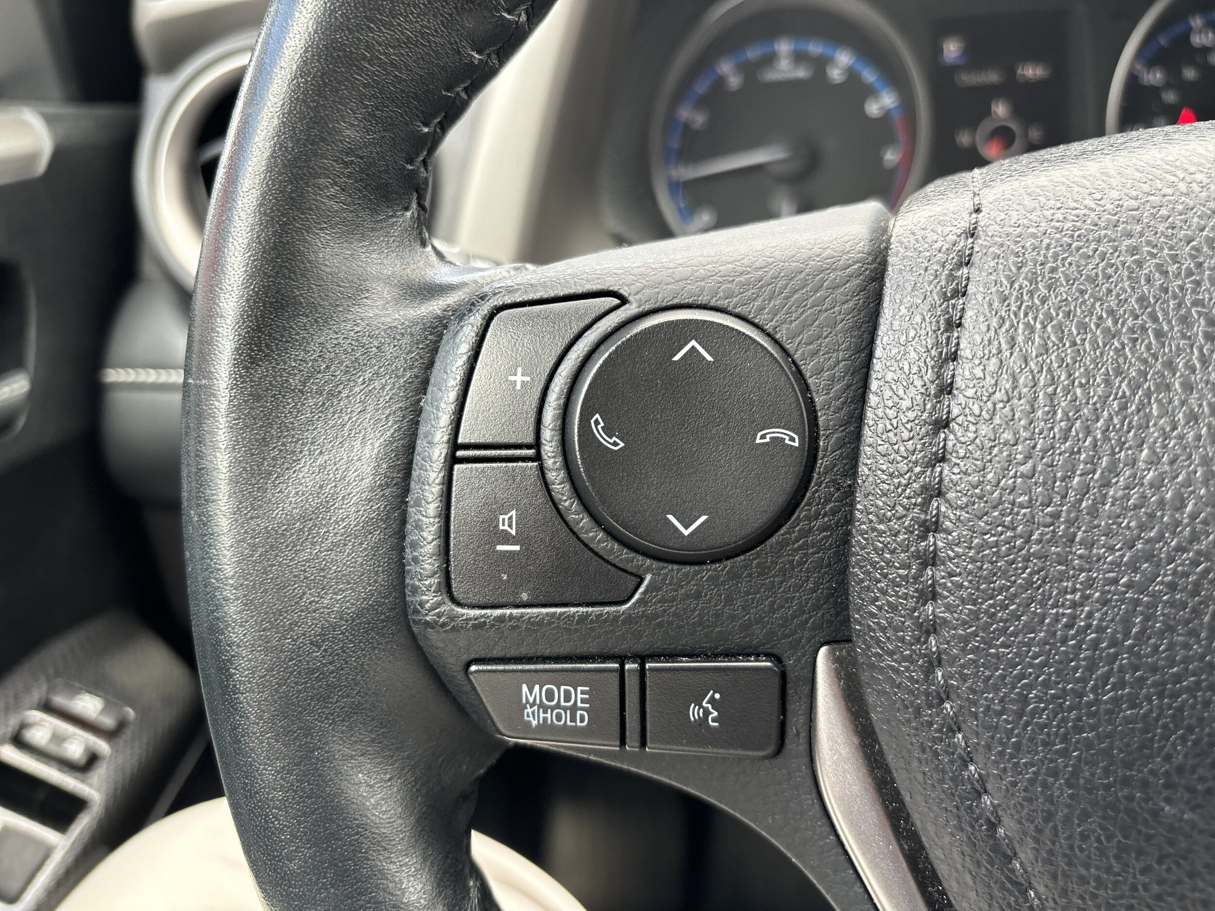 2018 Toyota RAV4 Adventure photo 2