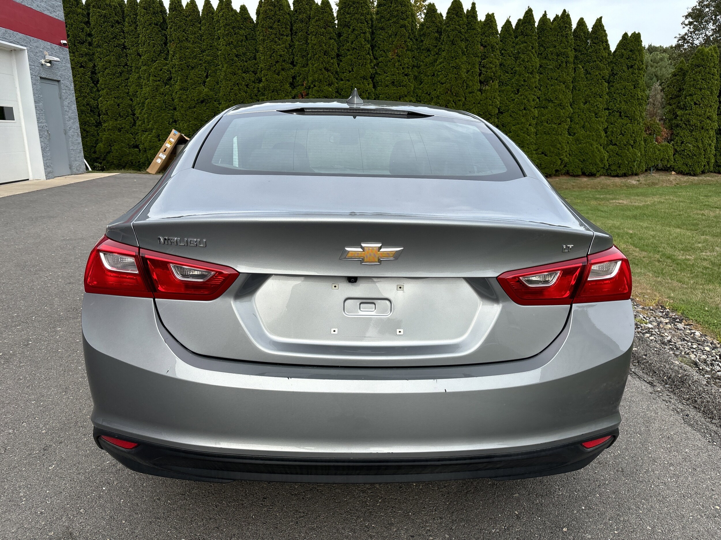 2023 Chevrolet Malibu 1LT photo 2