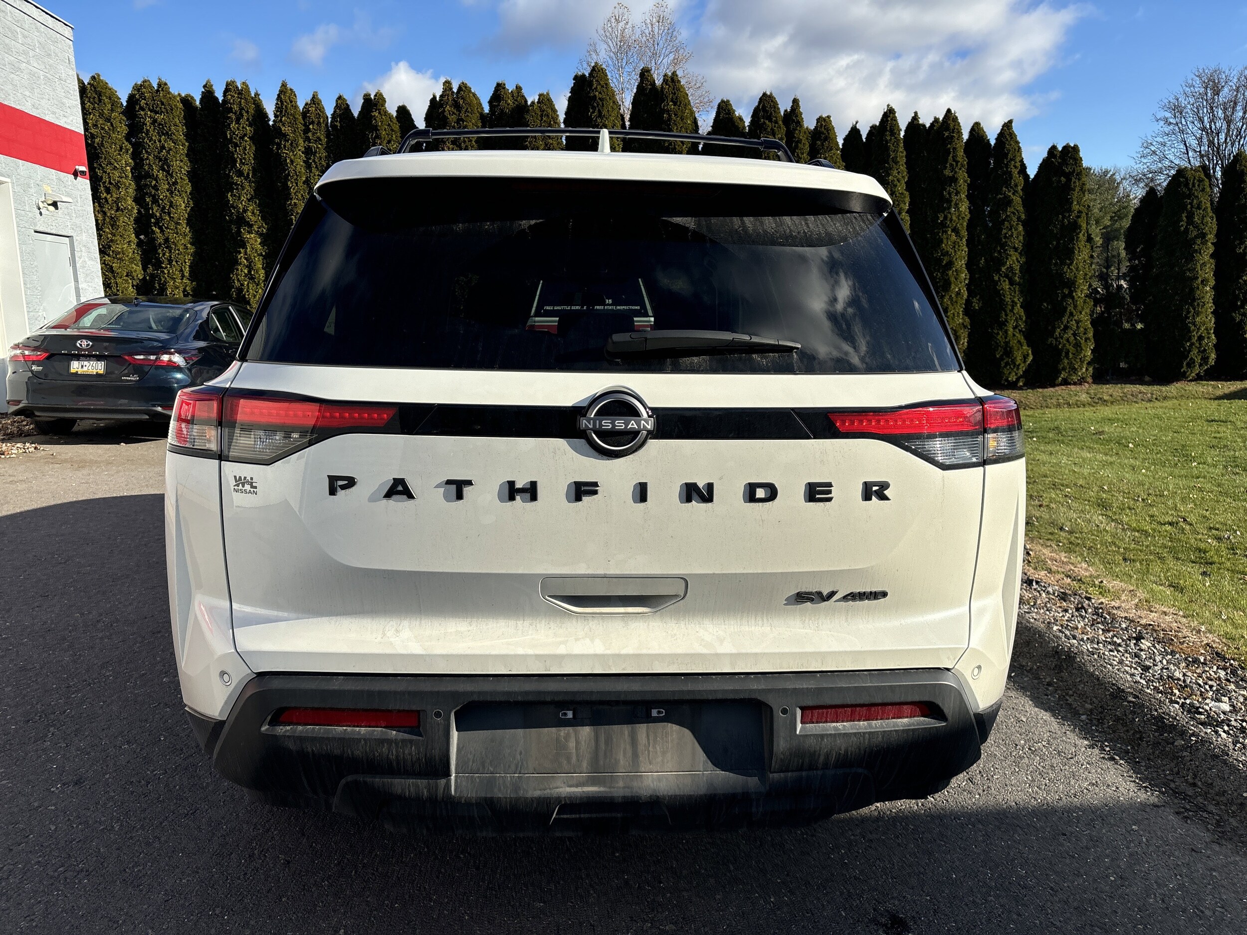 2024 Nissan Pathfinder SV photo 3