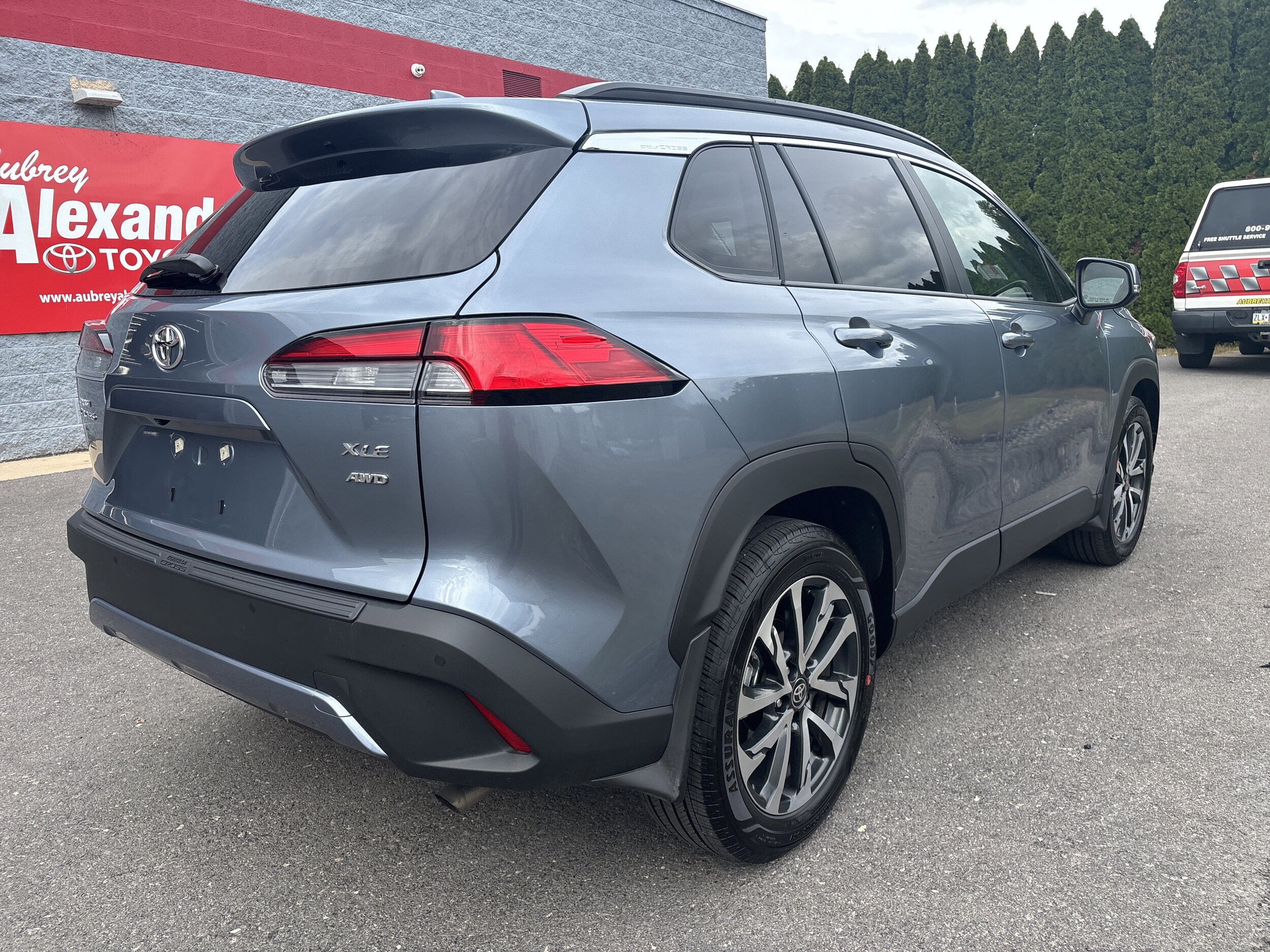 2024 Toyota Corolla Cross XLE photo 3