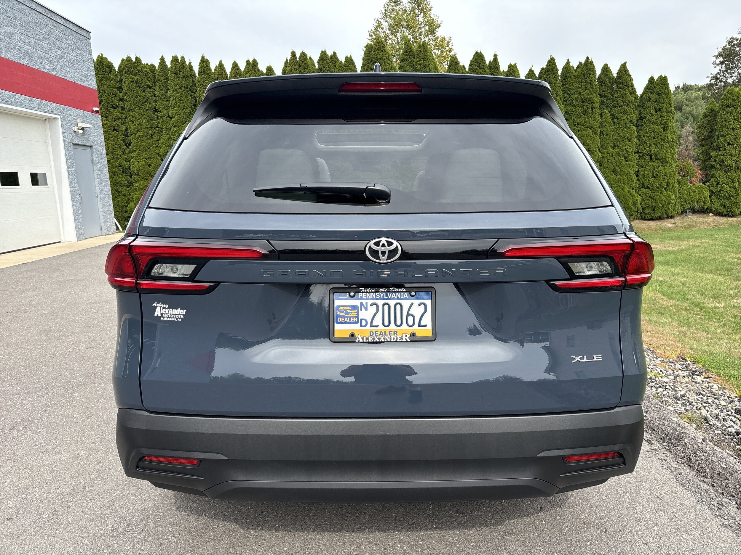2025 Toyota Grand Highlander XLE photo 3