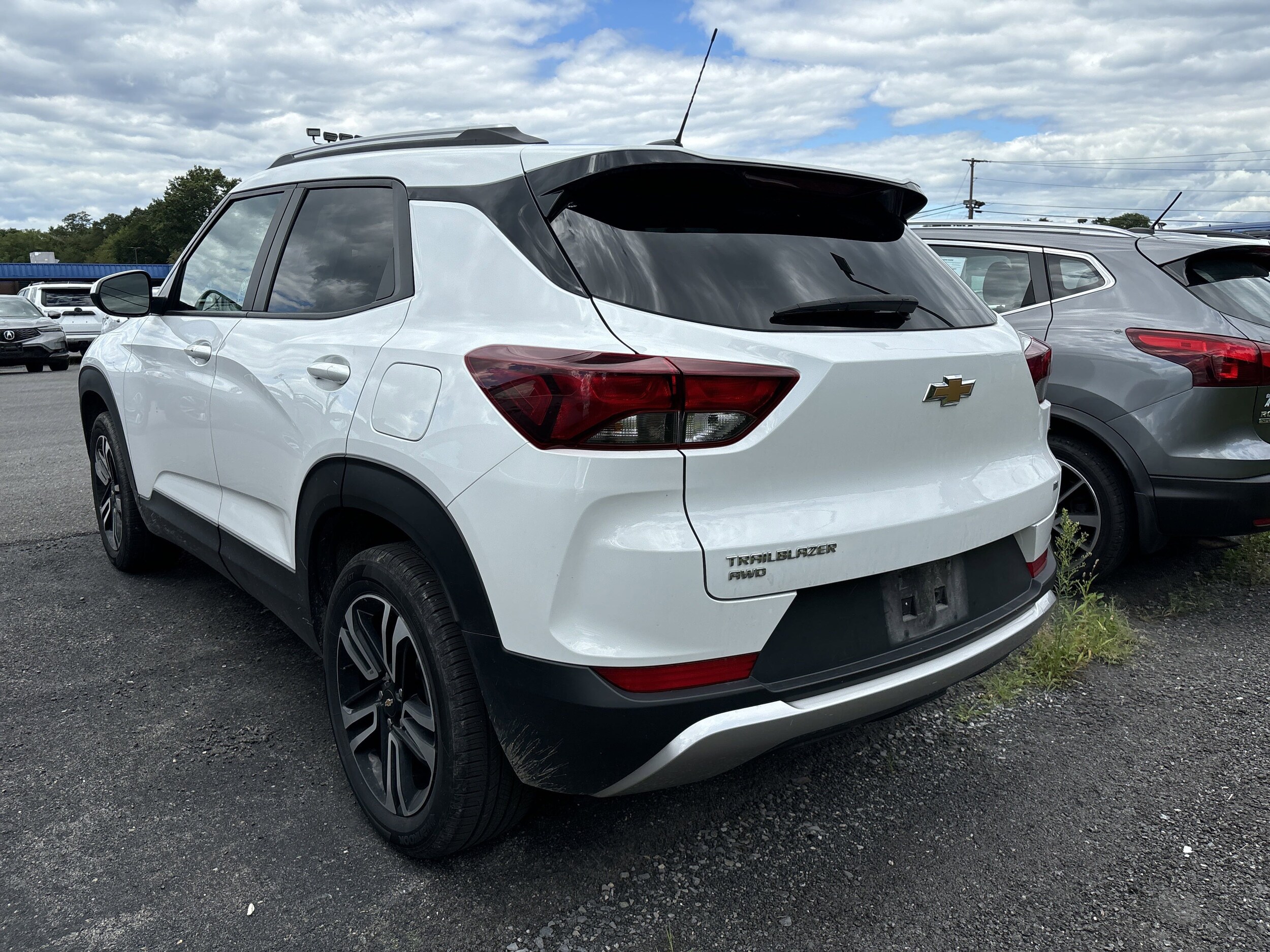 2023 Chevrolet Trailblazer LT photo 2