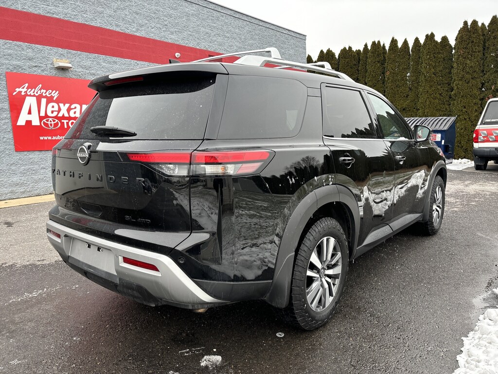 Used 2024 Nissan Pathfinder SL SUV