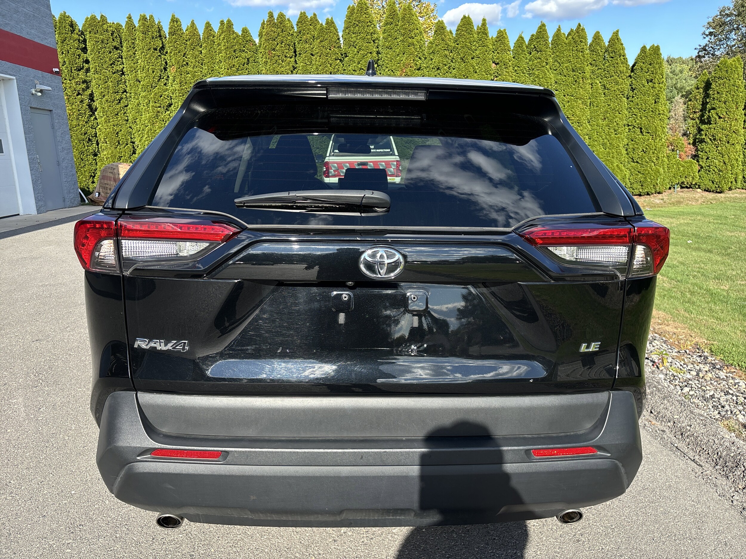 2024 Toyota RAV4 LE photo 3