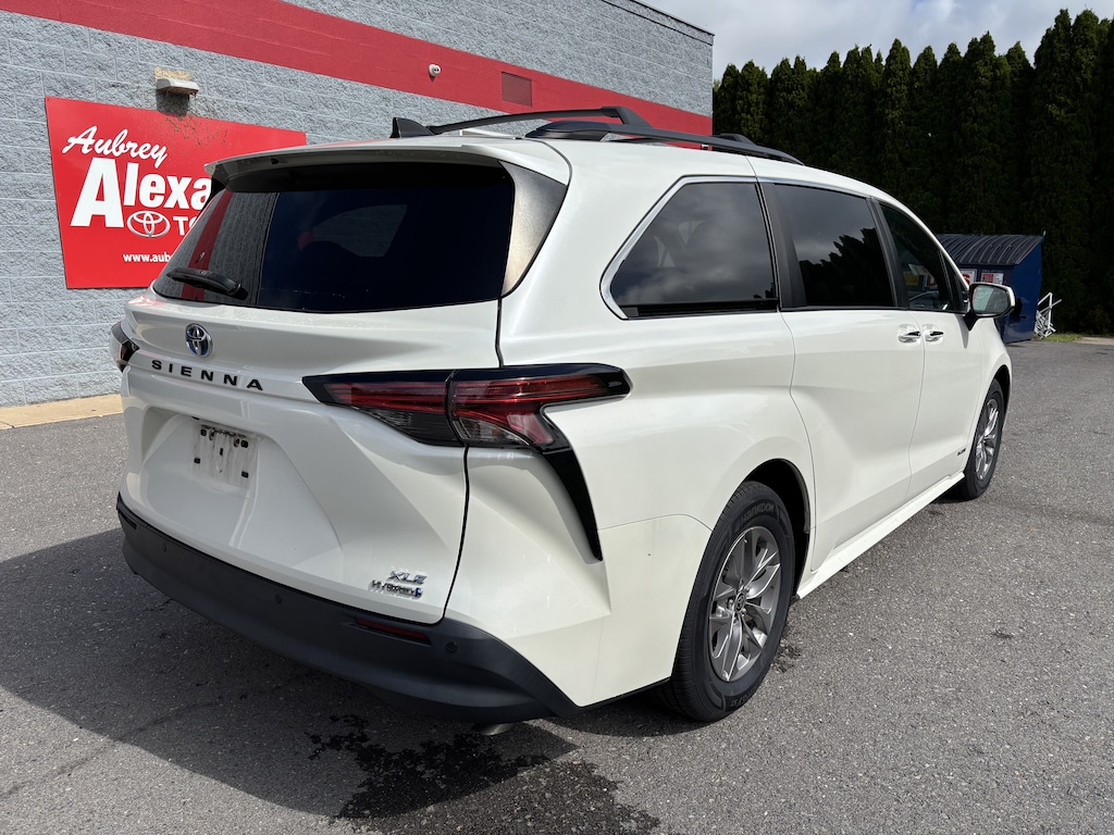 Used 2021 Toyota Sienna XLE 8 Passenger Van