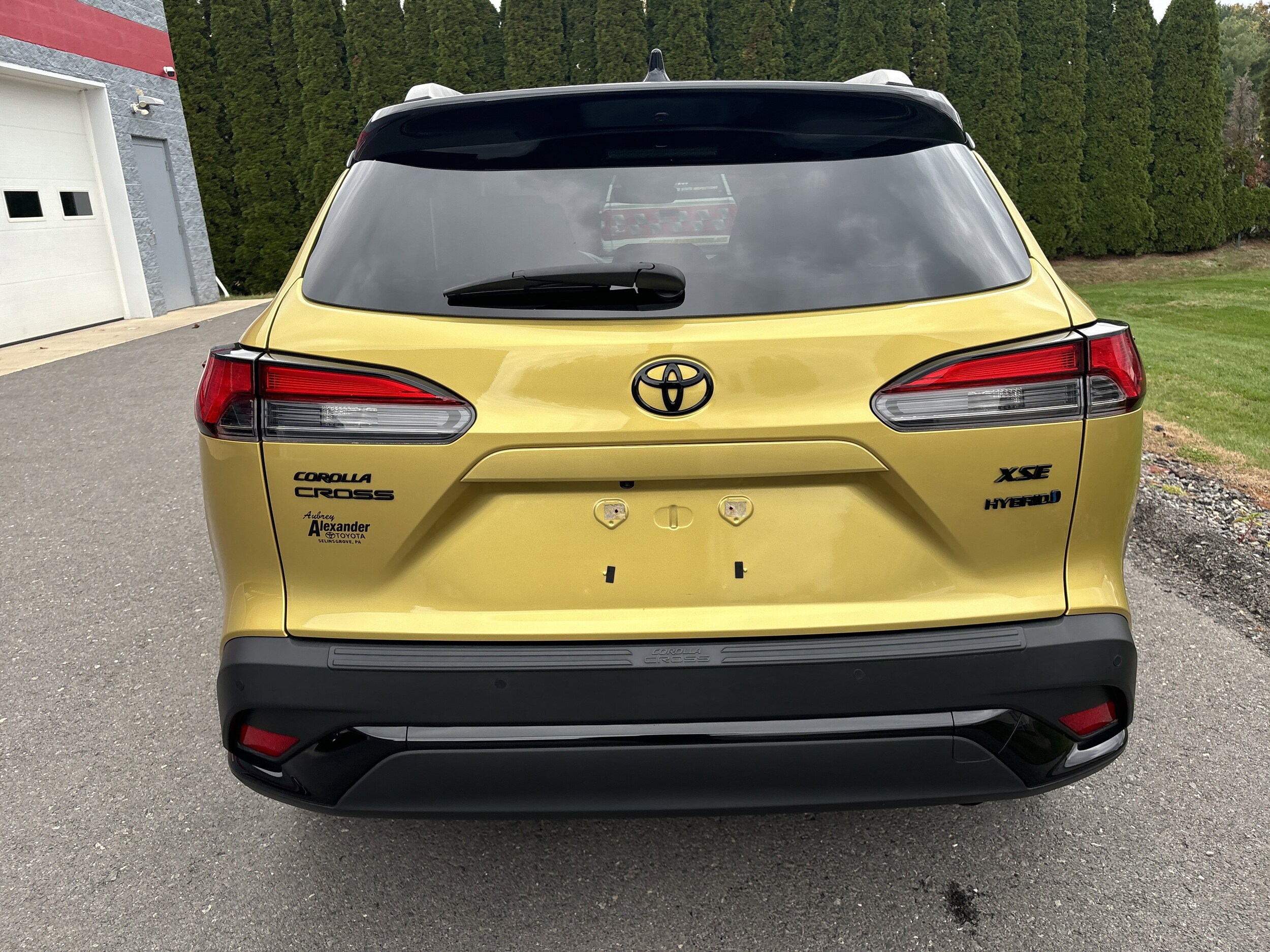 2023 Toyota Corolla Cross Hybrid XSE photo 3