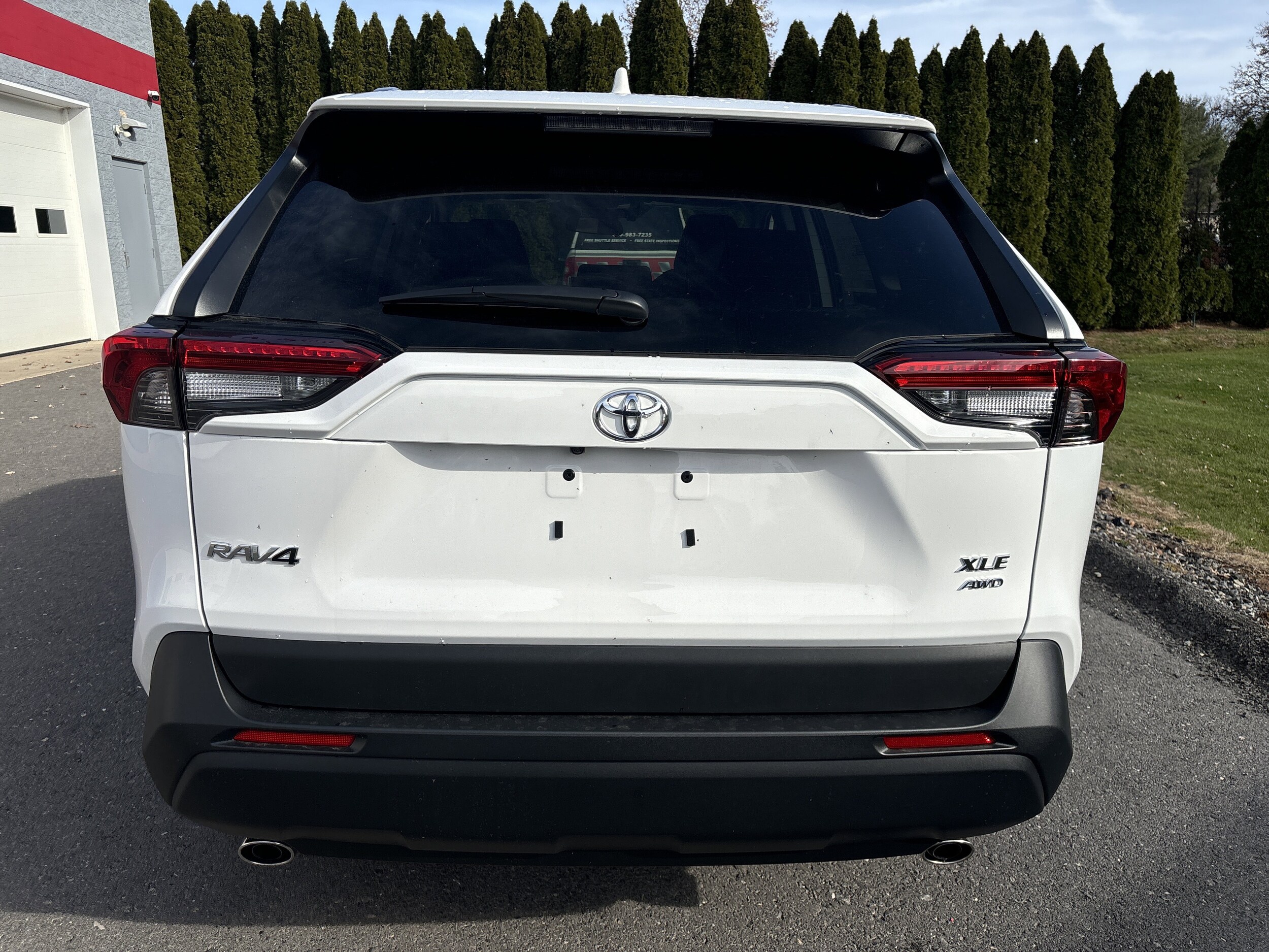 2025 Toyota RAV4 XLE photo 3