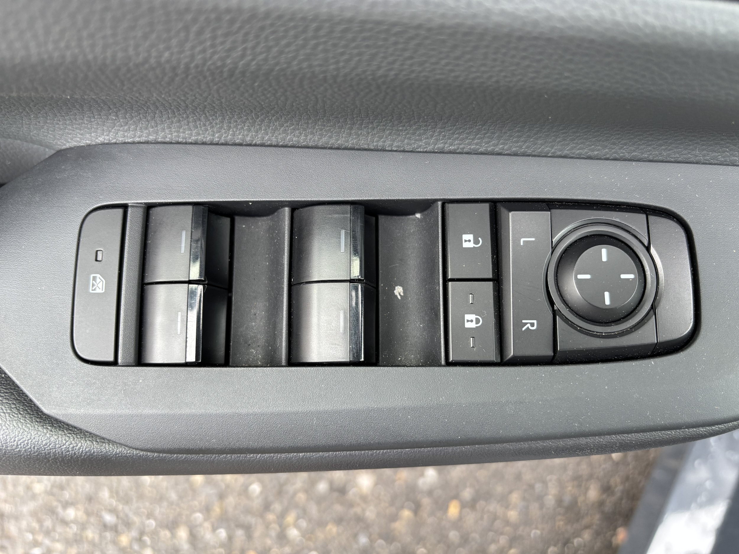 2024 Toyota Prius LE - Photo 17