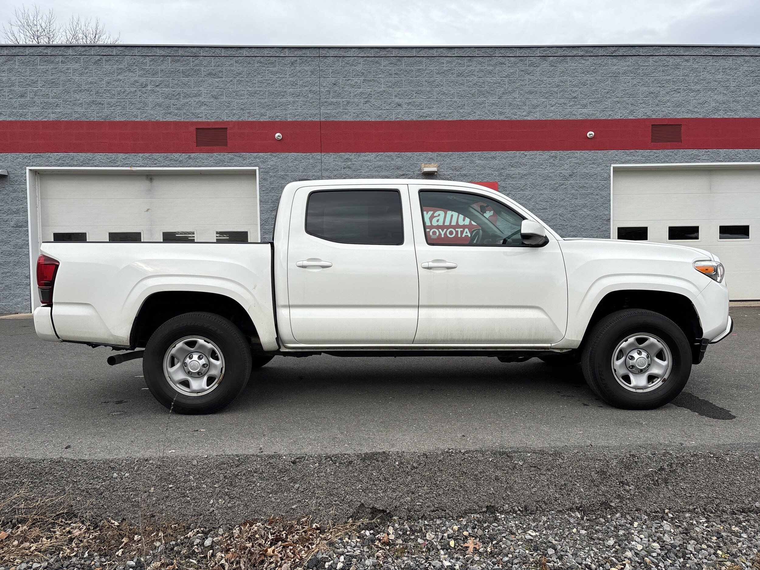 2022 Toyota Tacoma 4x4 SR Double Cab V6 photo 2