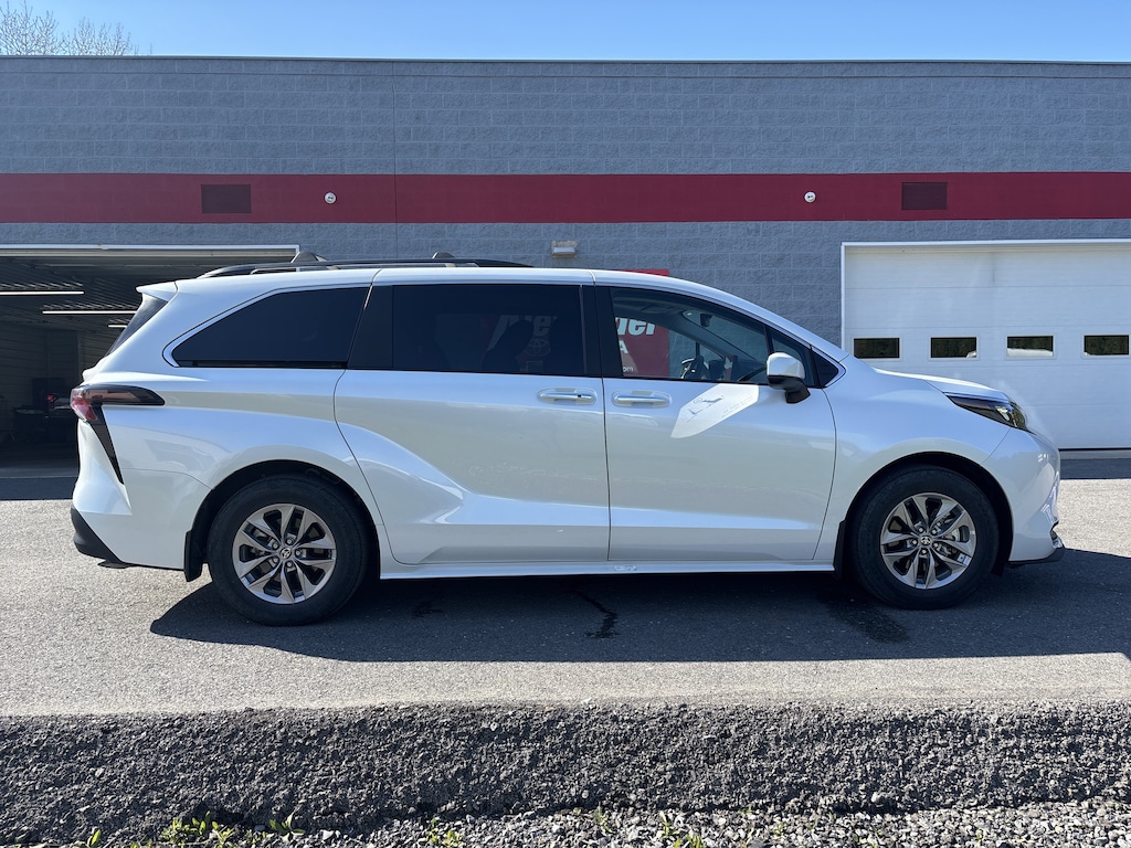 Used 2025 Toyota Sienna XLE 7 Passenger Van Passenger Van