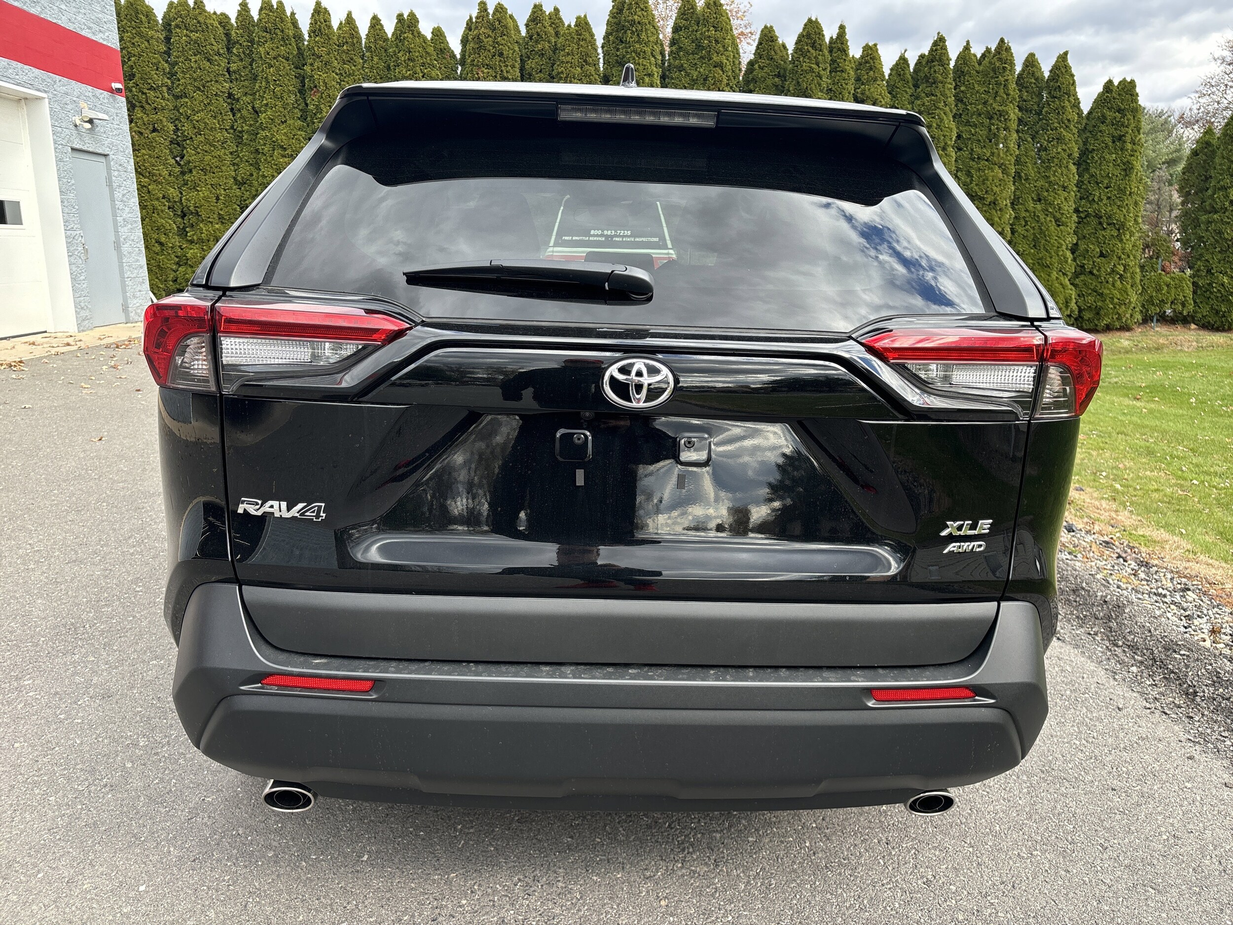 2025 Toyota RAV4 XLE photo 3