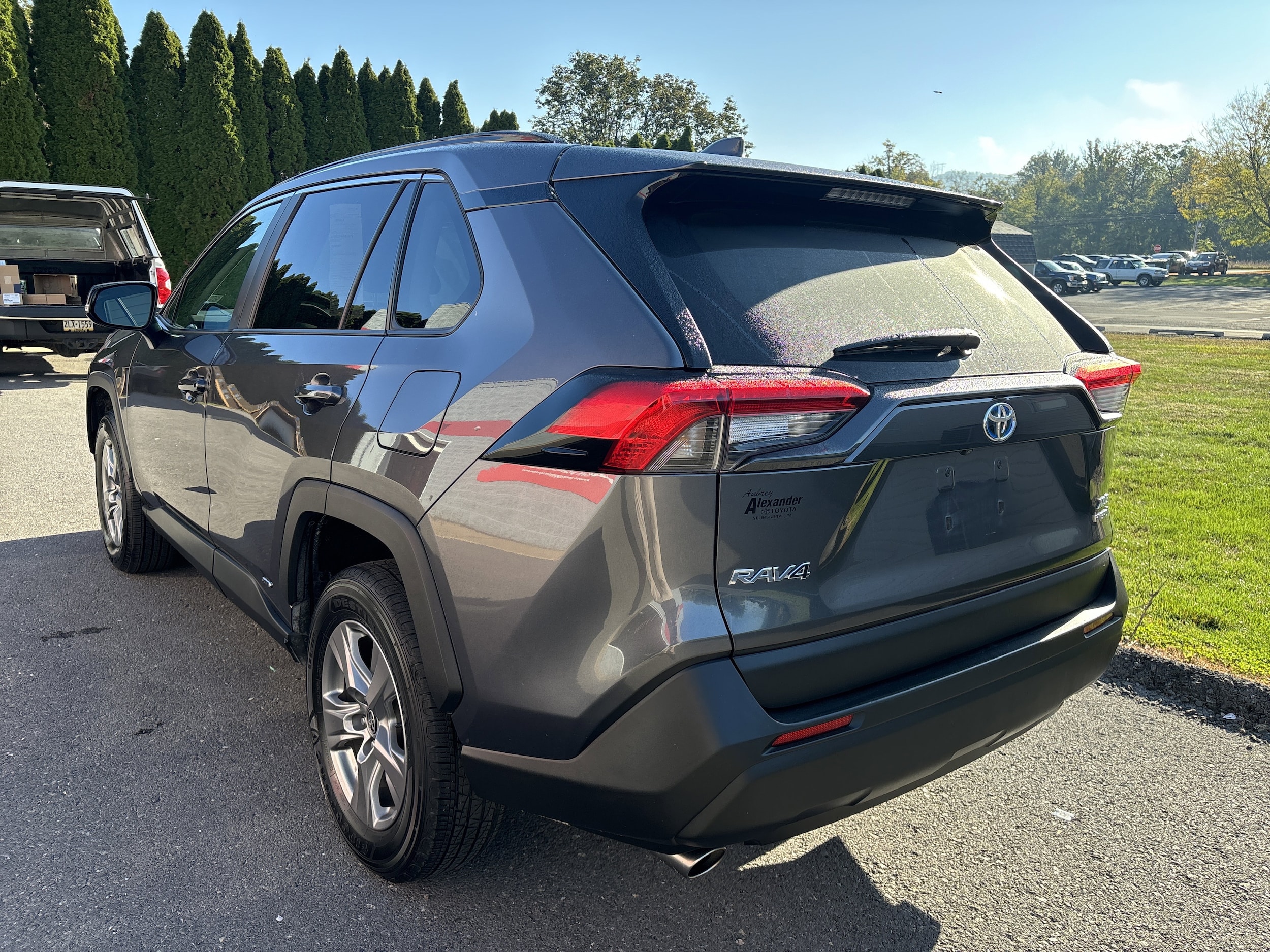 2024 Toyota RAV4 XLE's photo