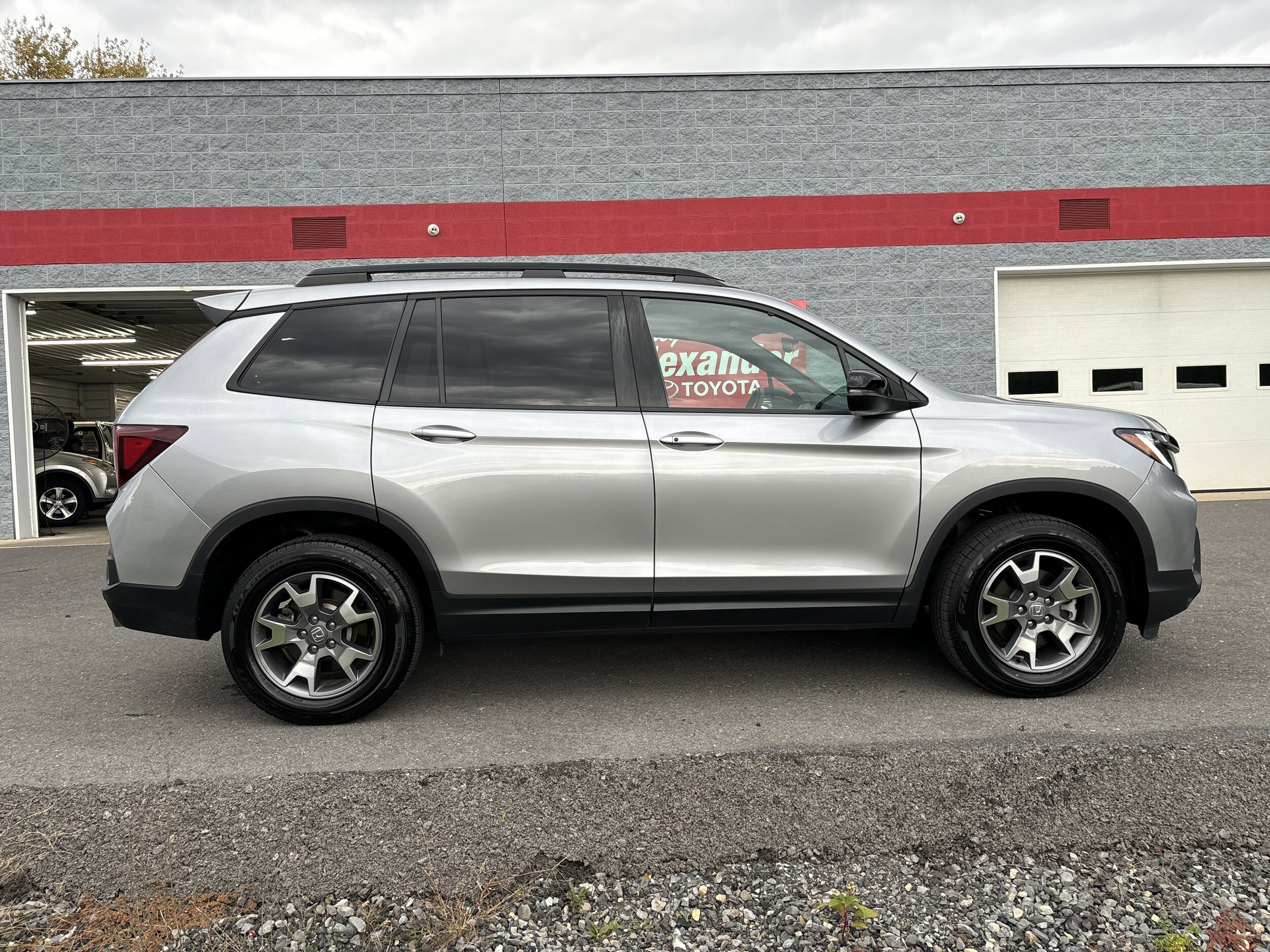 2023 Honda Passport TrailSport photo 2