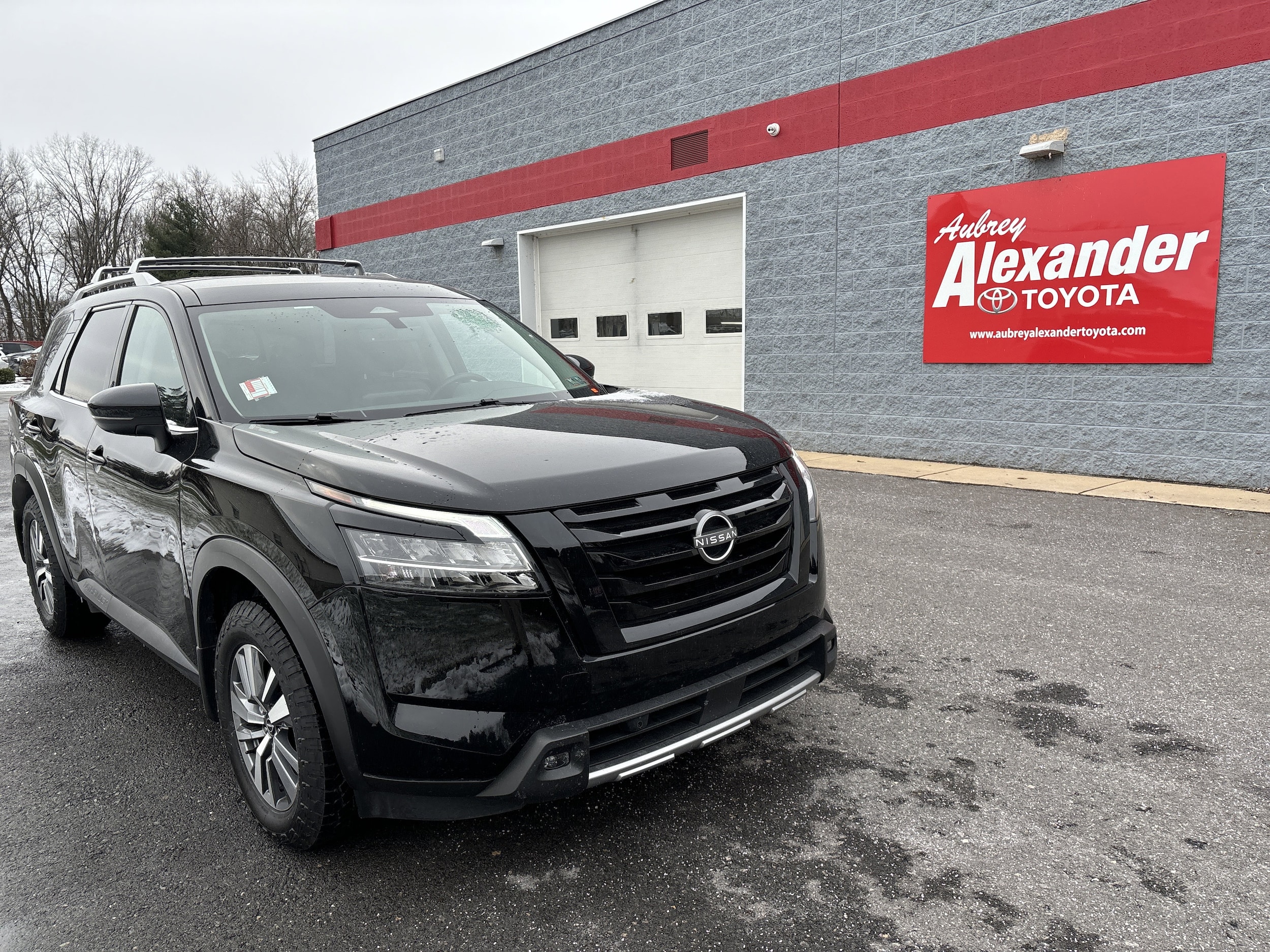 2024 Nissan Pathfinder SL's photo