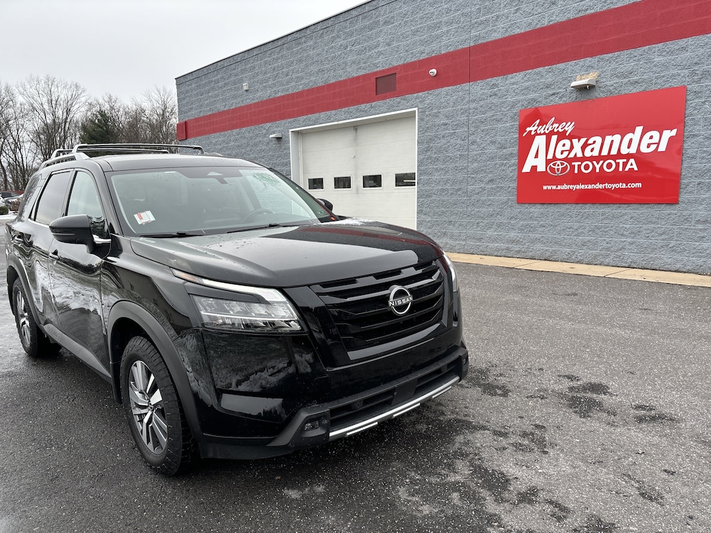 Used 2024 Nissan Pathfinder SL SUV