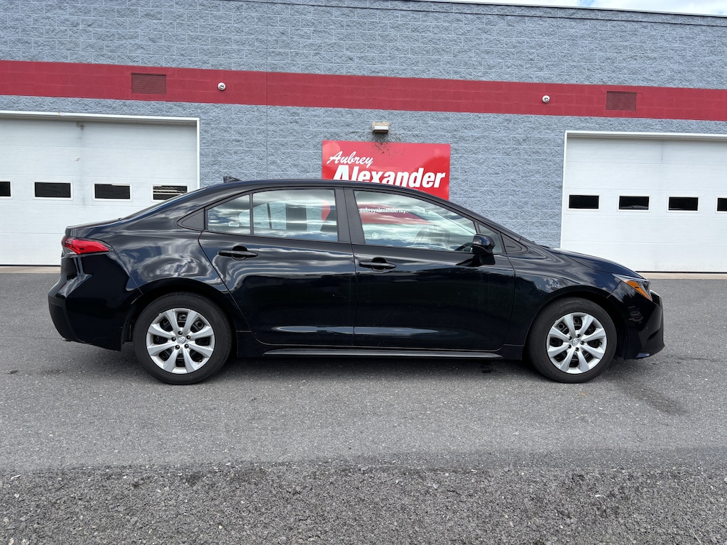 Used 2025 Toyota Corolla LE Sedan