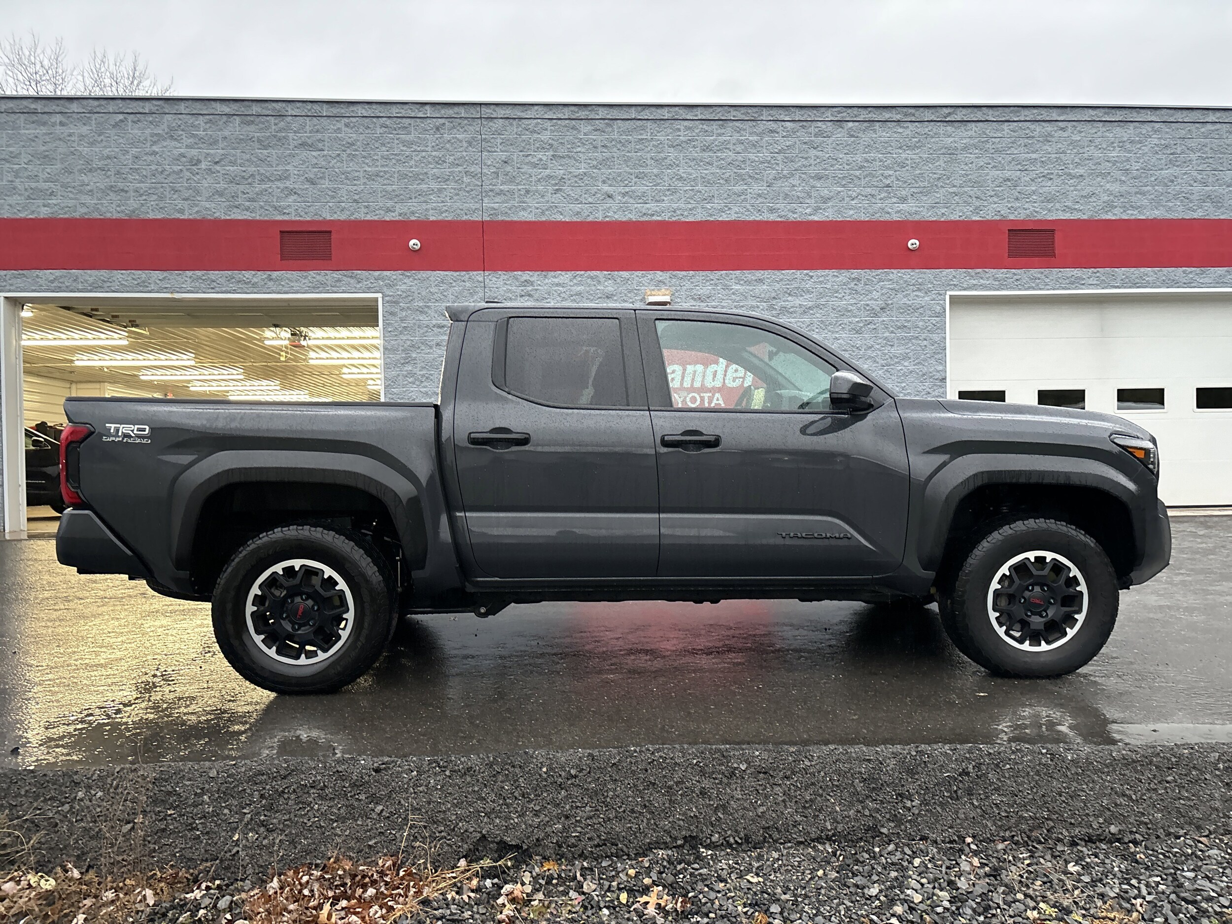 2024 Toyota Tacoma 4x4 SR5 Double Cab photo 2
