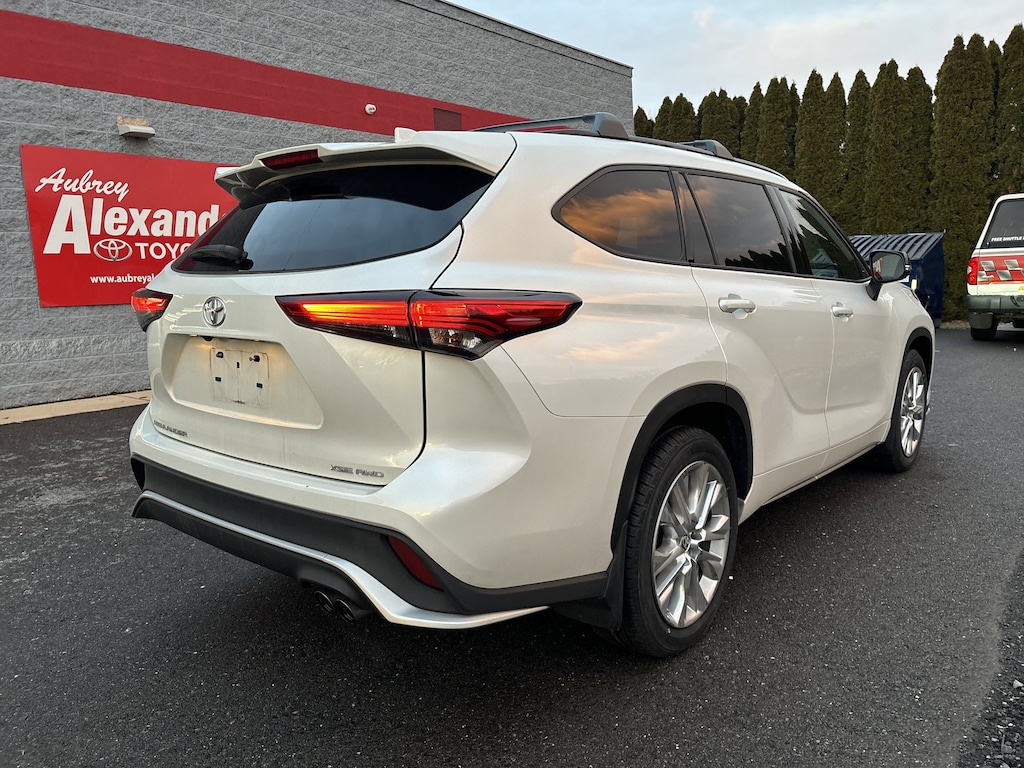 Used 2023 Toyota Highlander XSE SUV