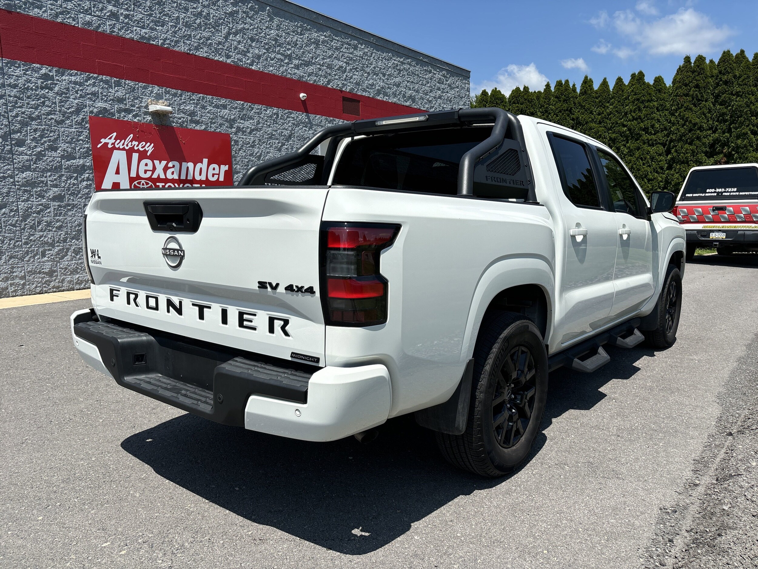 2023 Nissan Frontier Crew Cab SV photo 2