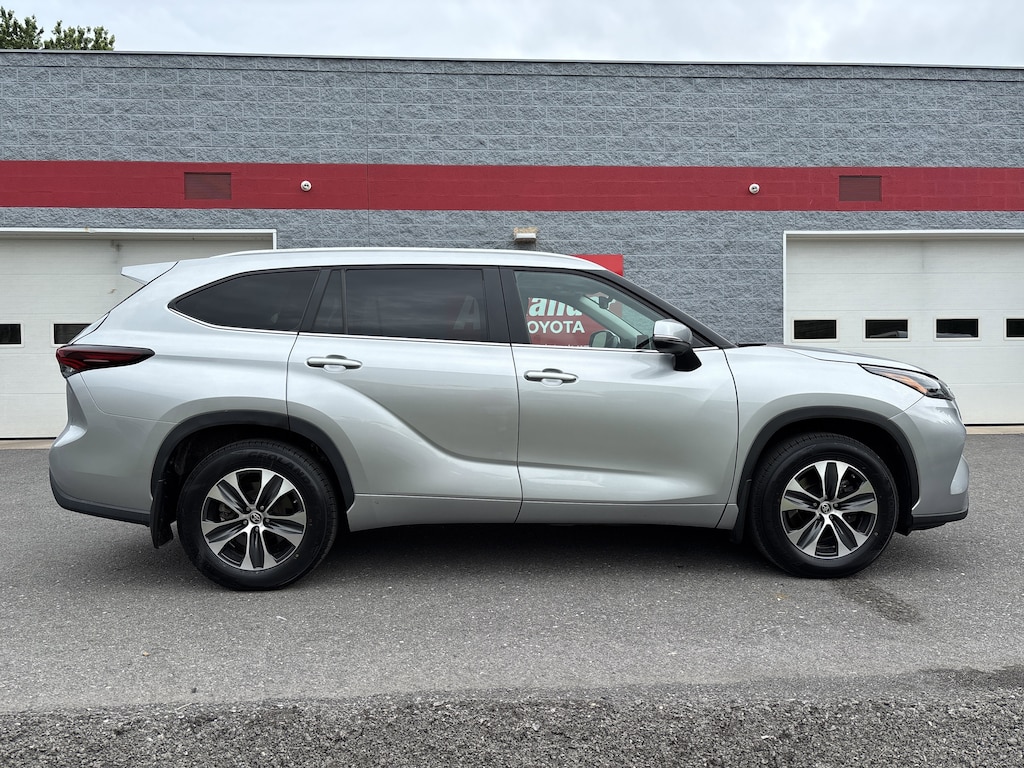 Used 2024 Toyota Highlander XLE SUV