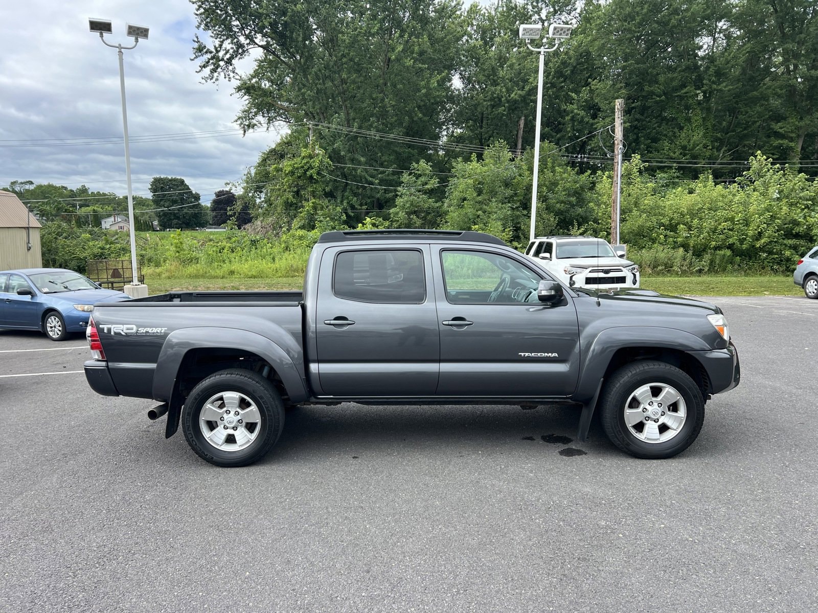 Used 2015 Toyota Tacoma Base with VIN 3TMLU4EN2FM164675 for sale in Selinsgrove, PA