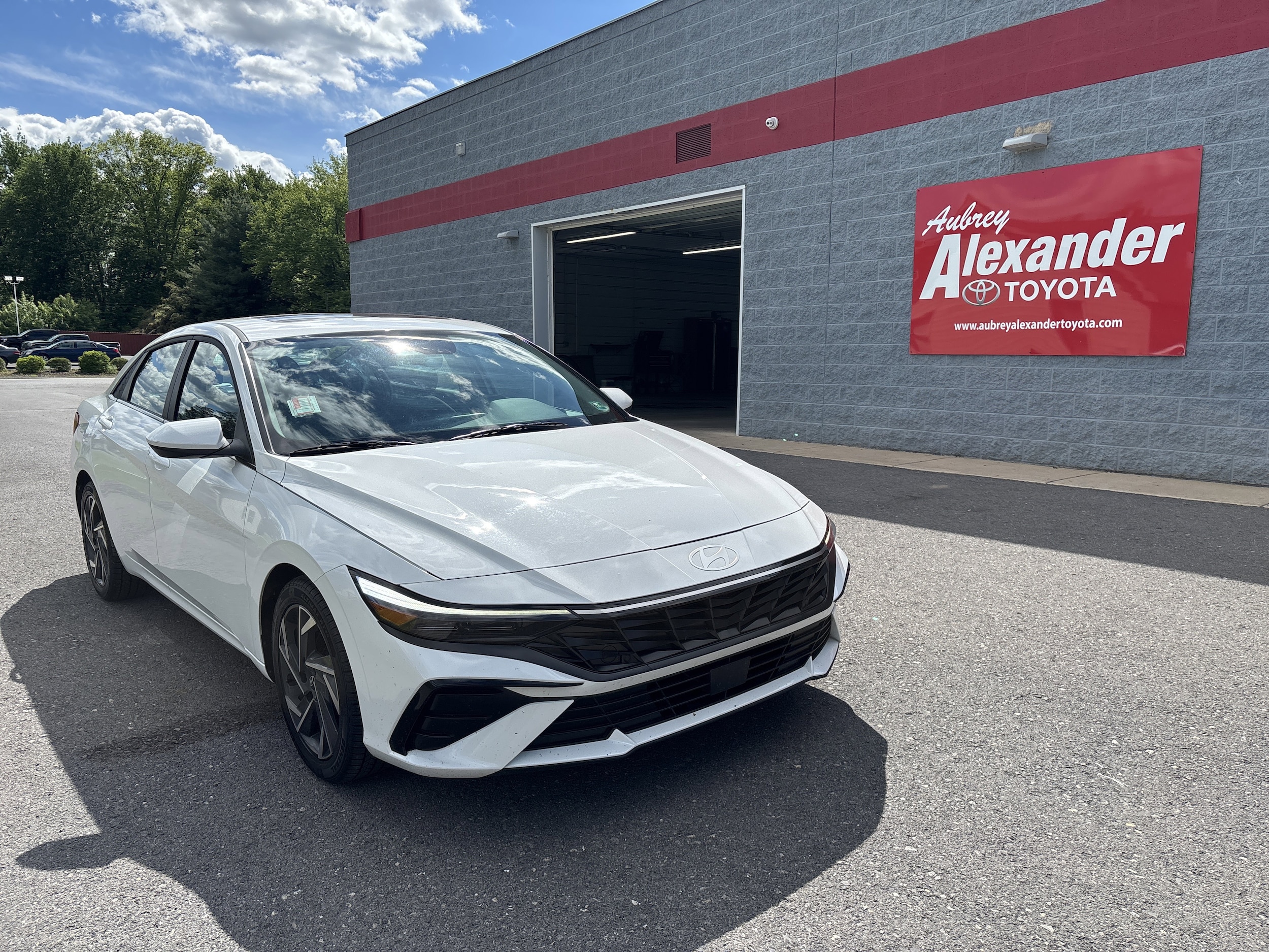 2025 Hyundai Elantra 2.0 SEL Convenience IVT's photo