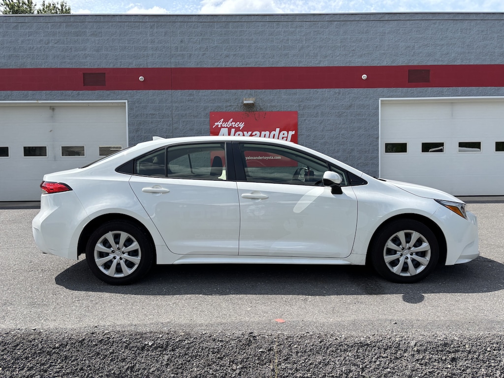 Used 2025 Toyota Corolla LE Sedan