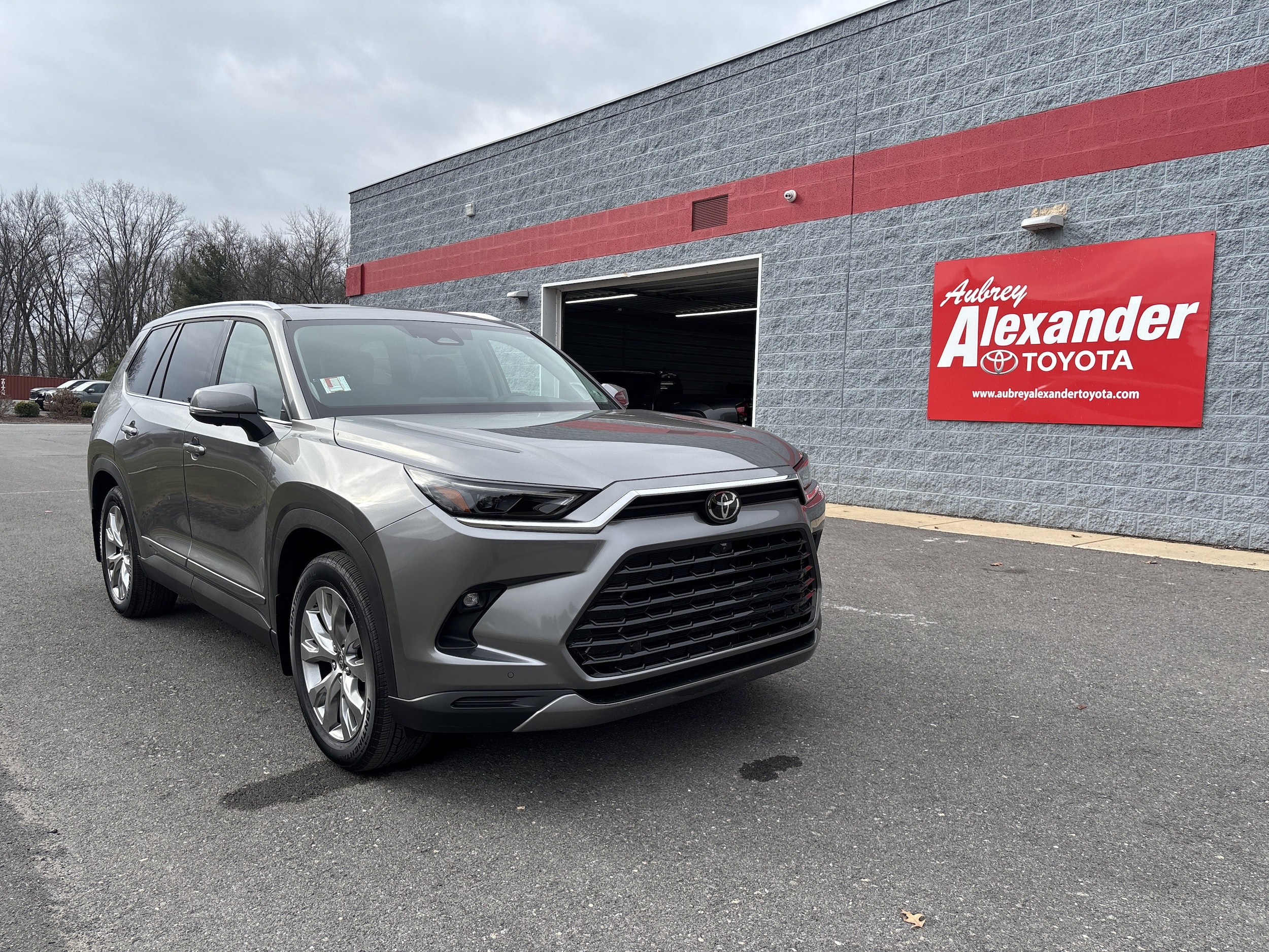 2026 Toyota Grand Highlander Limited's photo