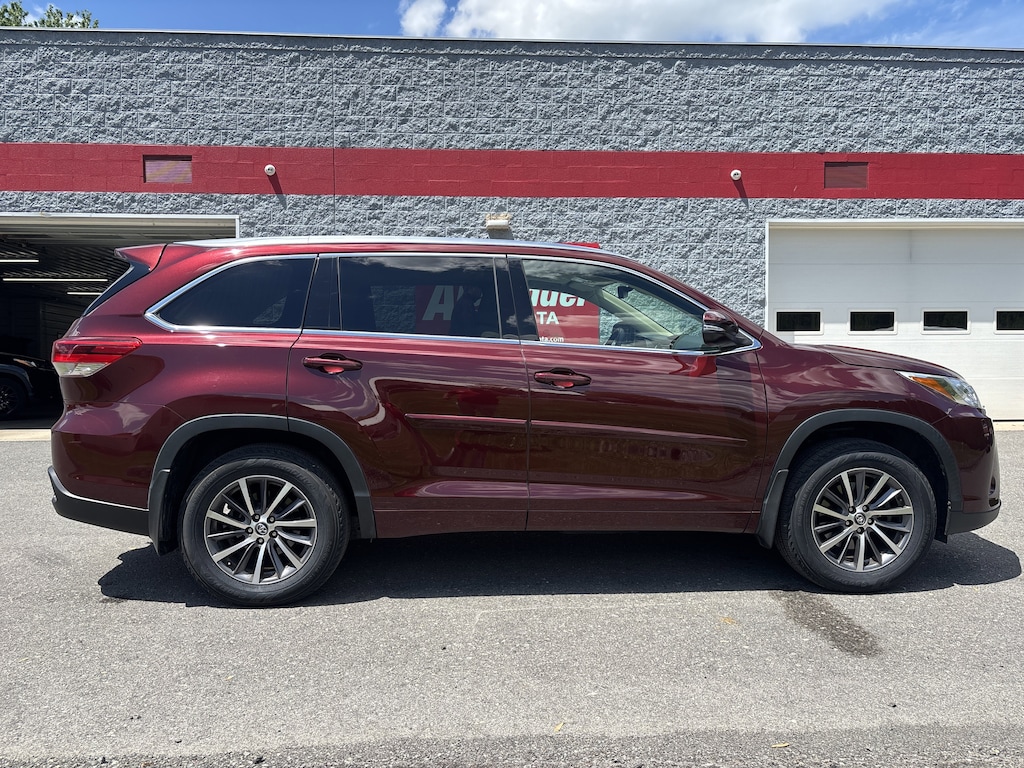 Used 2017 Toyota Highlander XLE V6 SUV