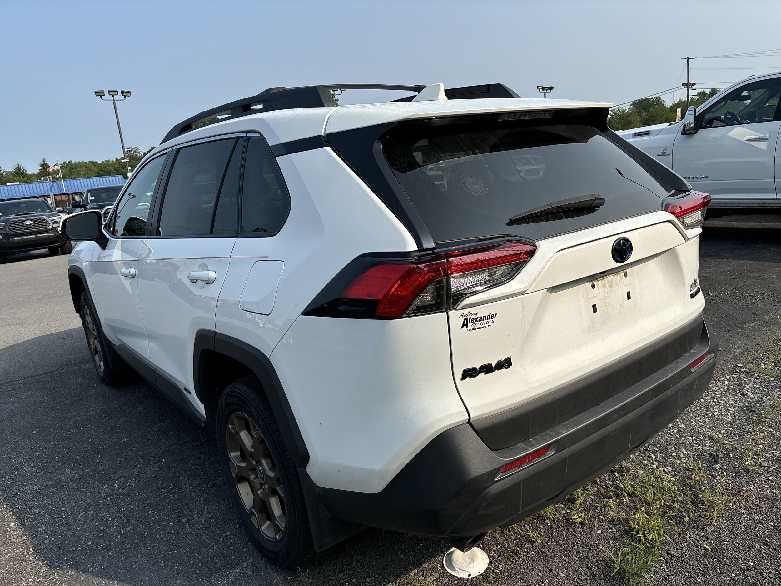 2023 Toyota RAV4 Hybrid photo 2