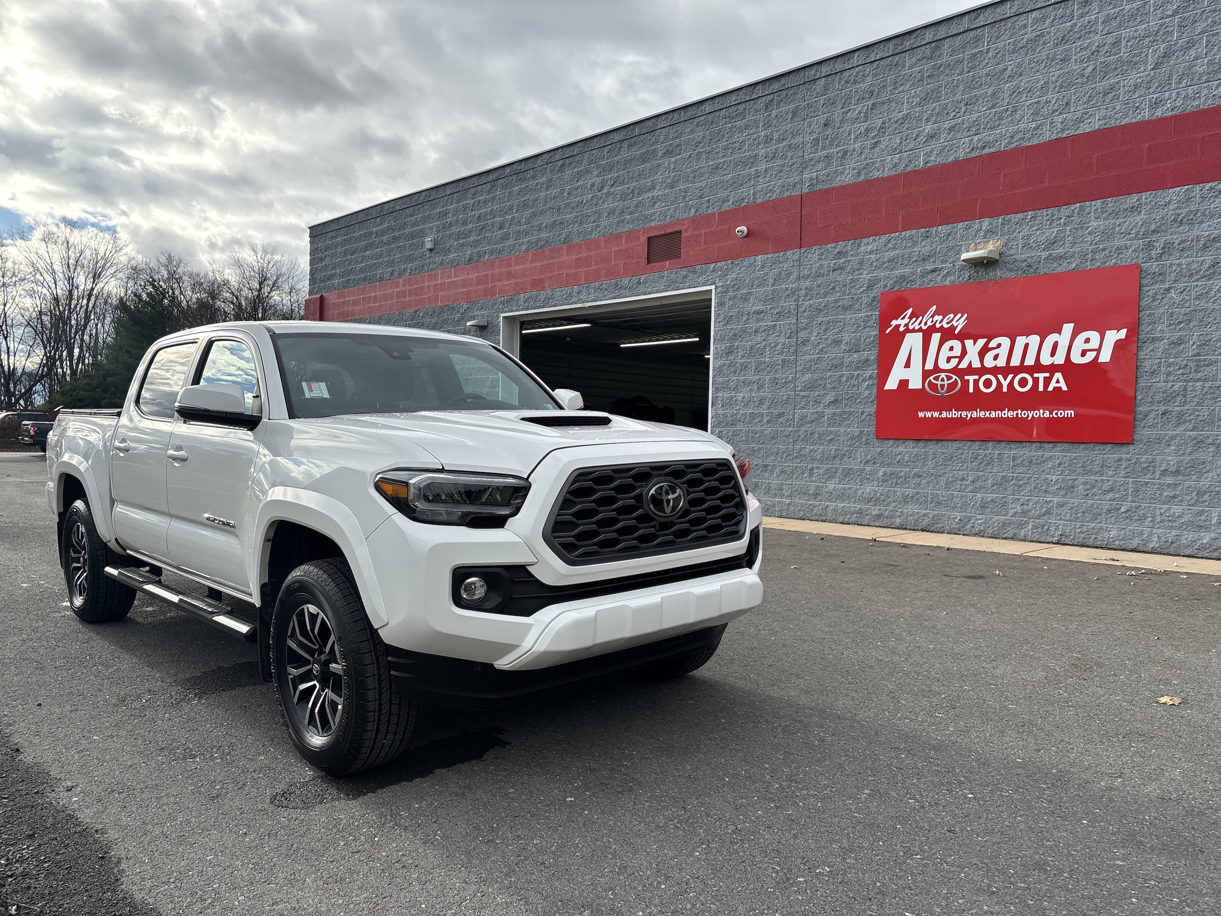 2023 Toyota Tacoma TRD Sport's photo