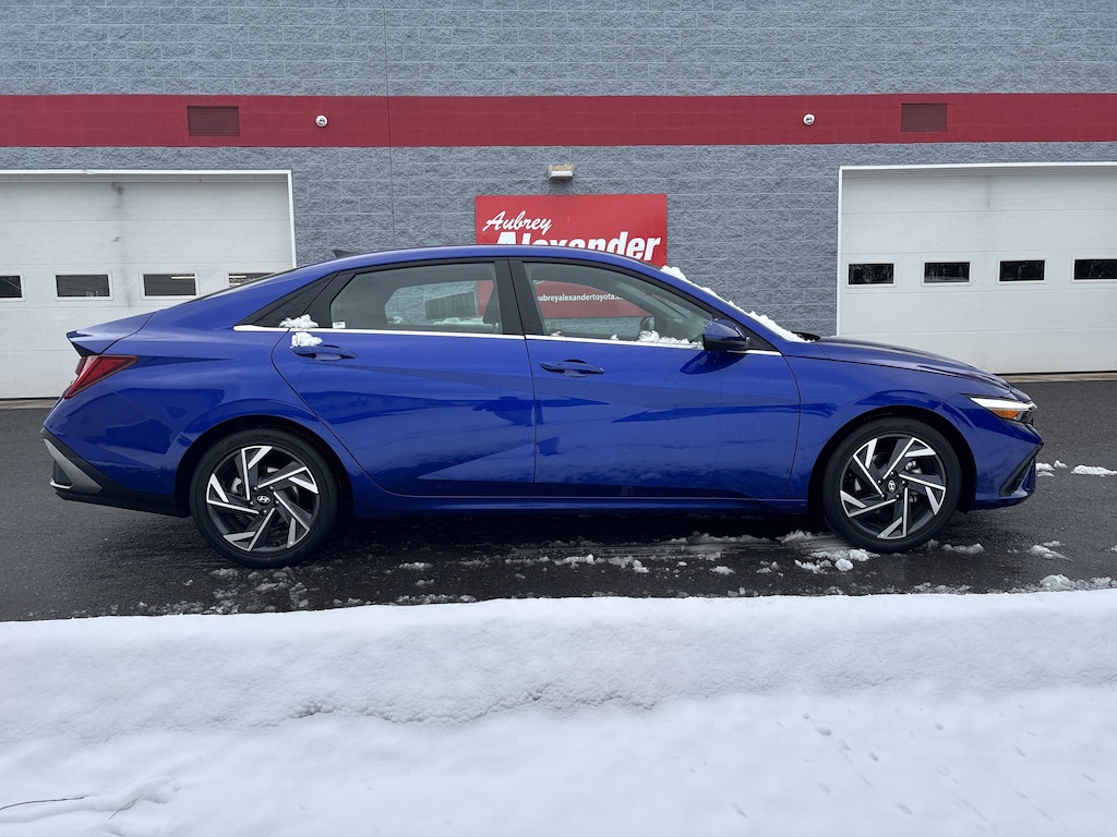 Used 2025 Hyundai Elantra SEL Convenience Sedan
