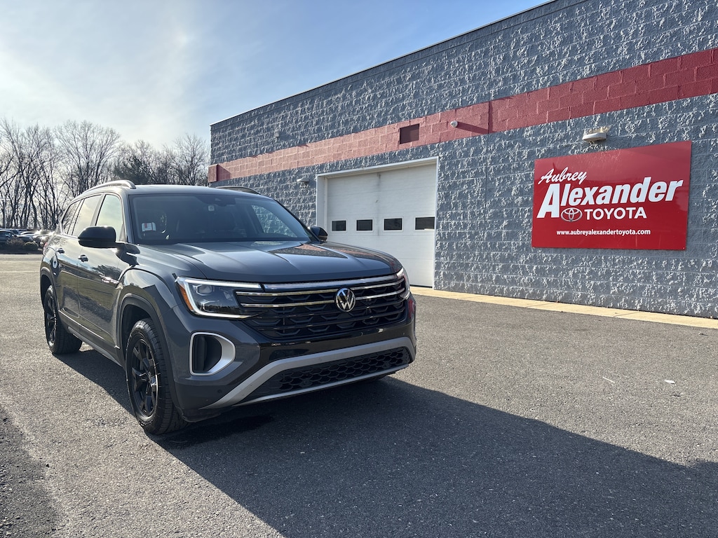 Used 2025 Volkswagen Atlas 2.0T Peak Edition SUV