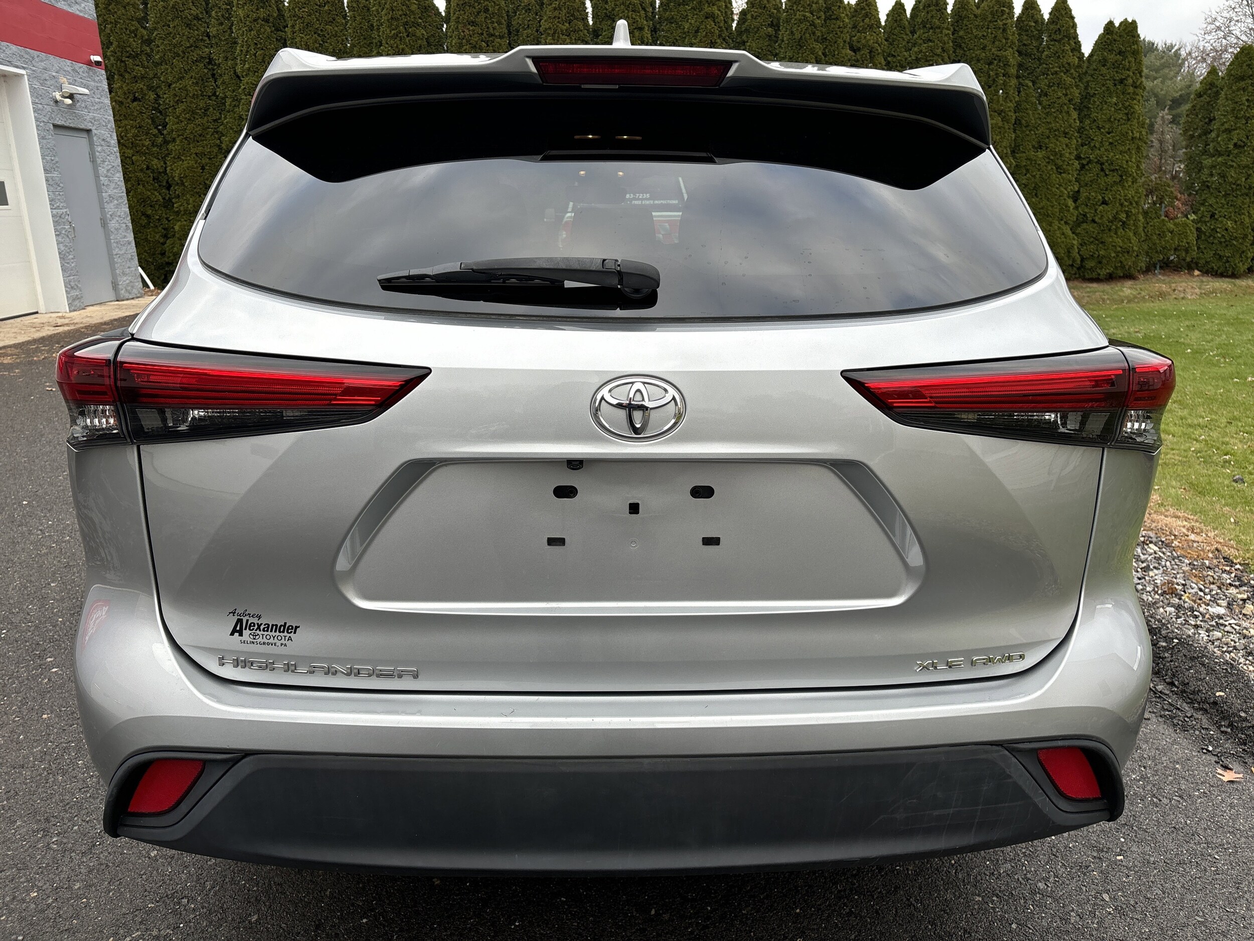 2021 Toyota Highlander XLE photo 3