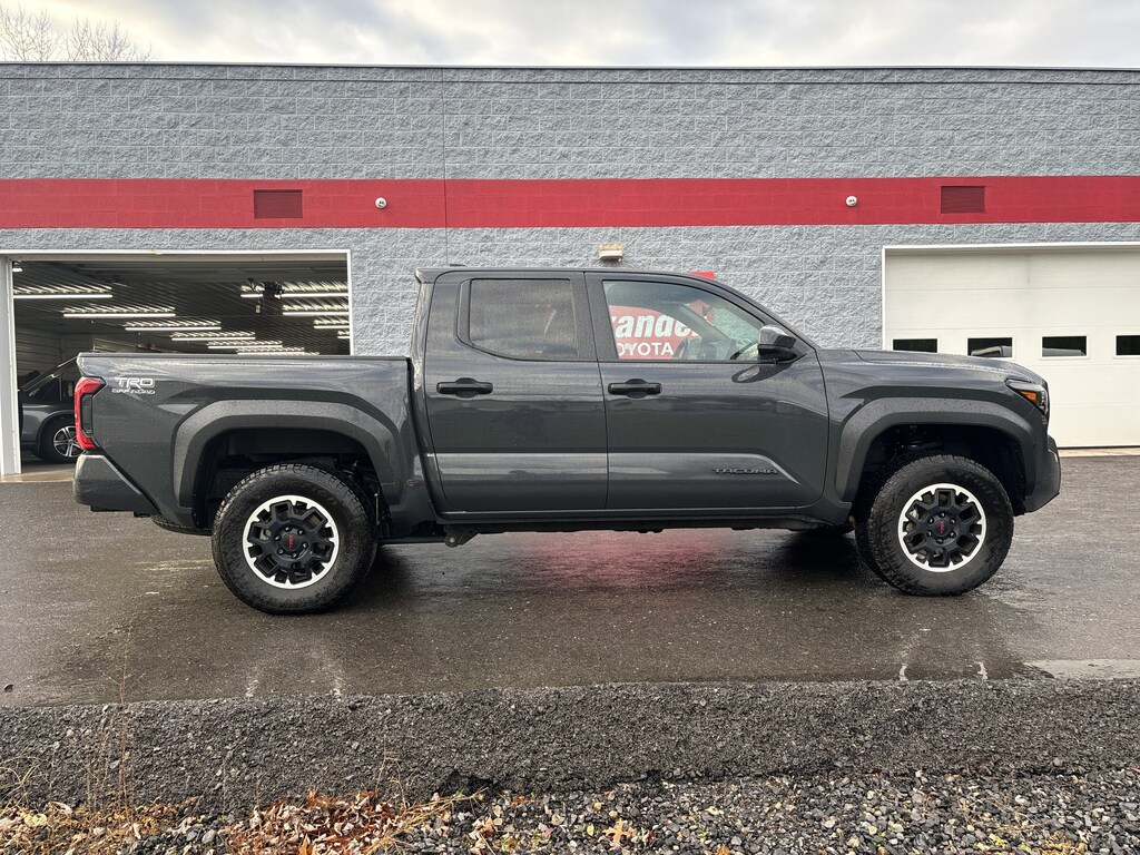 Used 2024 Toyota Tacoma 4WD Truck Double Cab