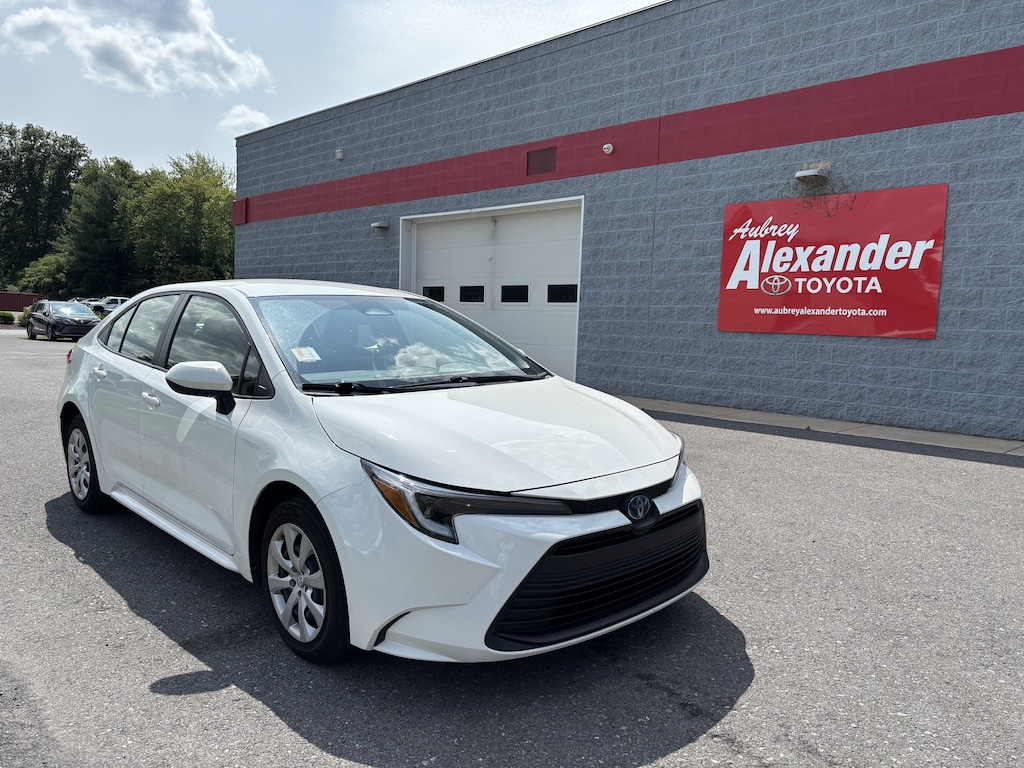 Used 2025 Toyota Corolla LE Sedan