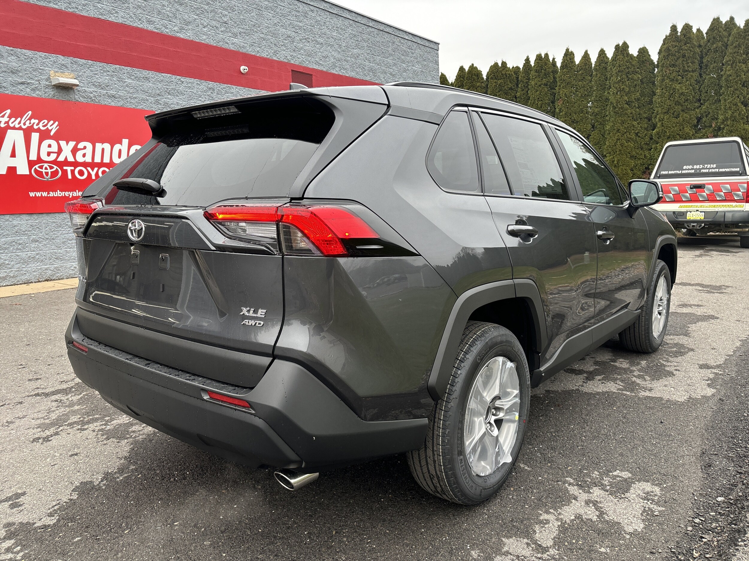 2025 Toyota RAV4 XLE photo 2