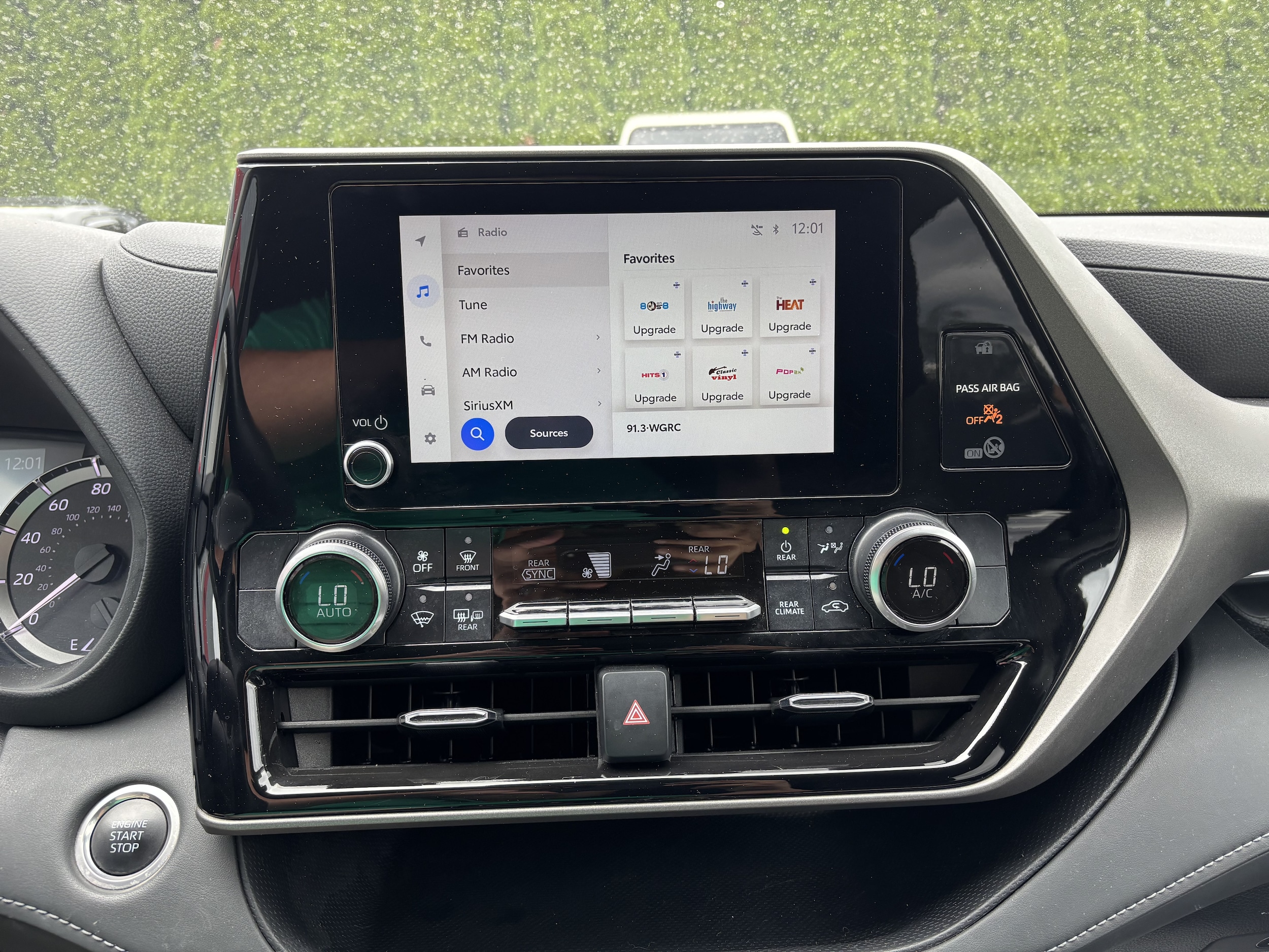 2024 Toyota Highlander LE - Photo 26