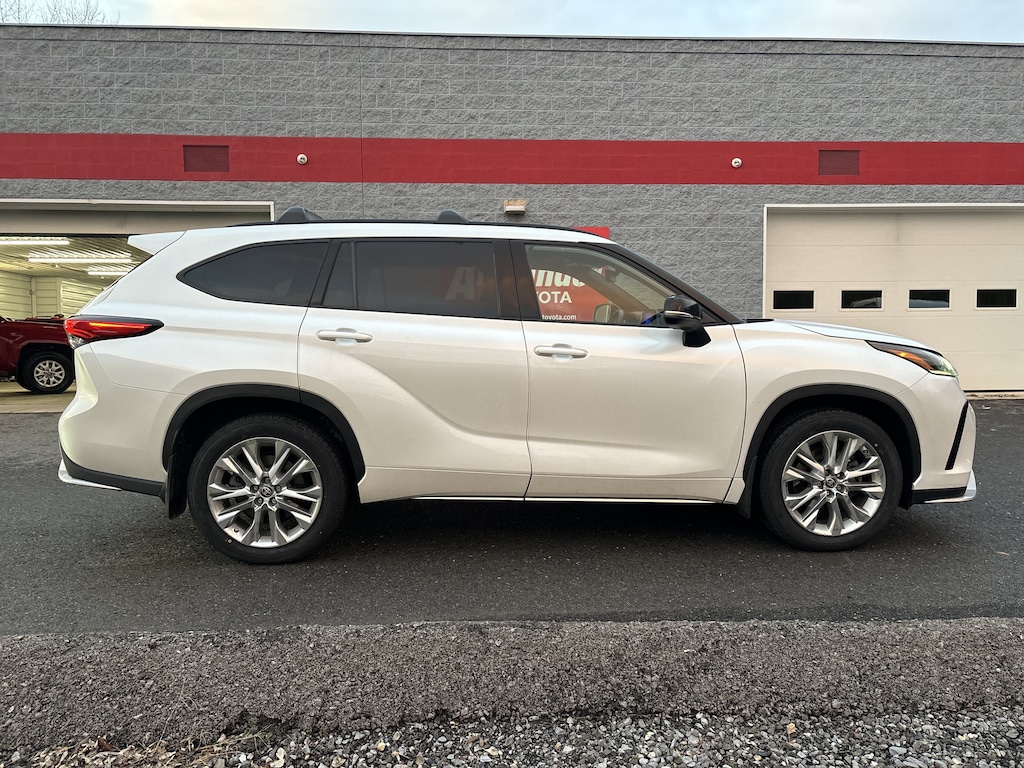 Used 2023 Toyota Highlander XSE SUV