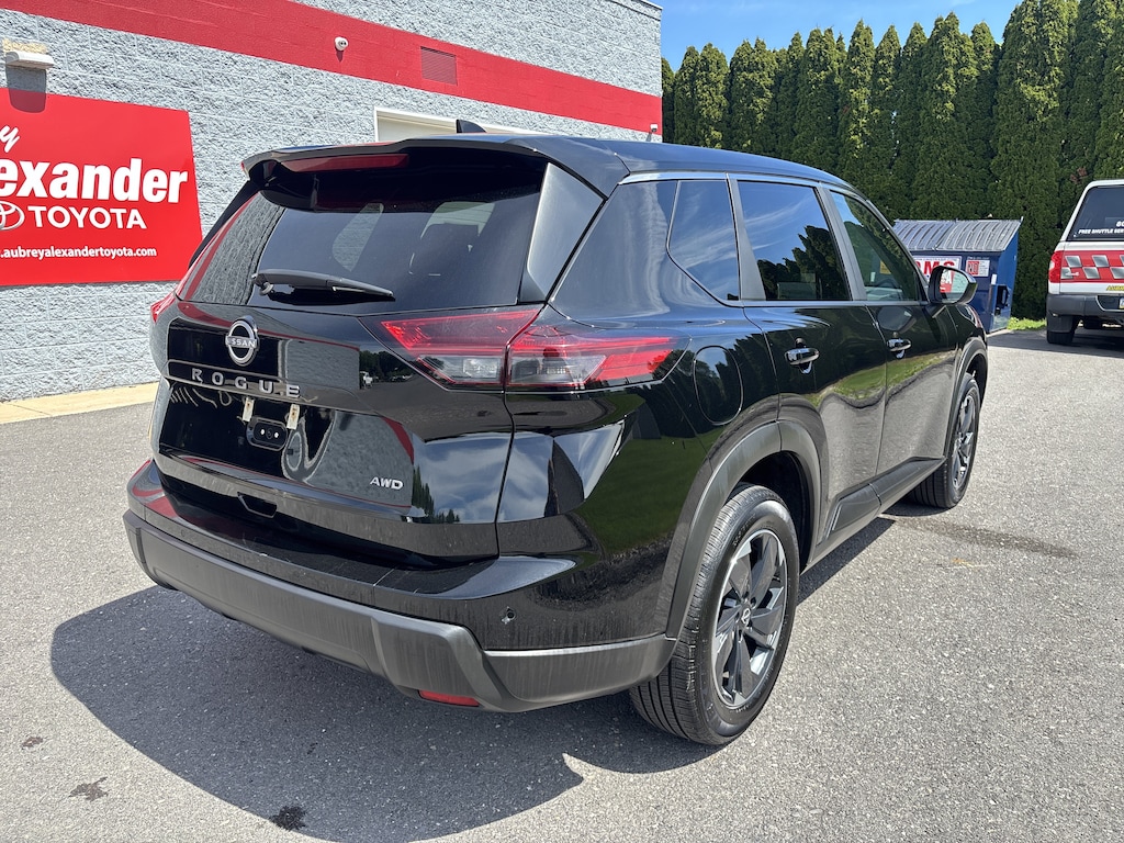 Used 2025 Nissan Rogue SV SUV