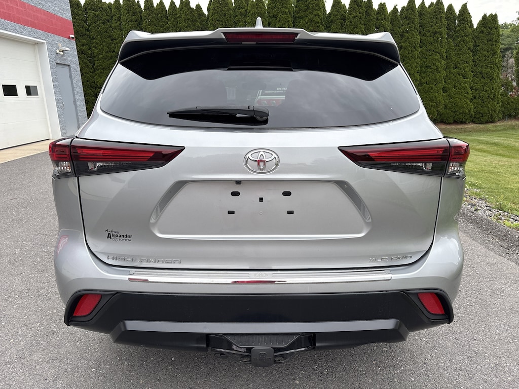 Used 2024 Toyota Highlander XLE SUV